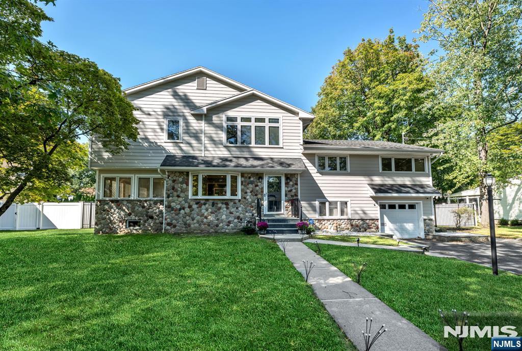 23 Spruce Place