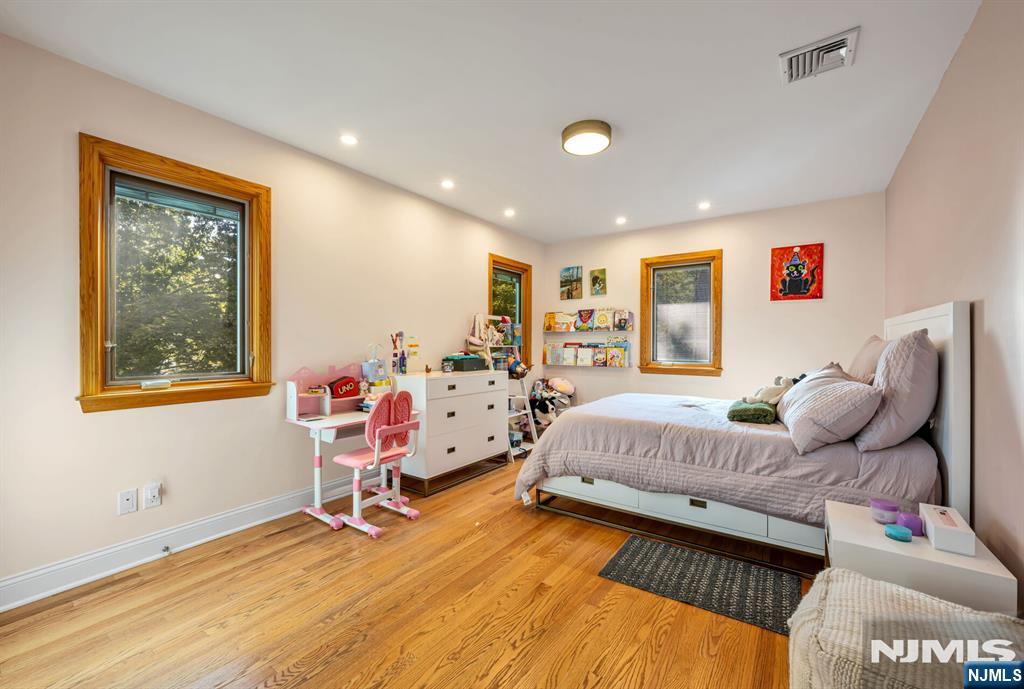 23 Spruce Place