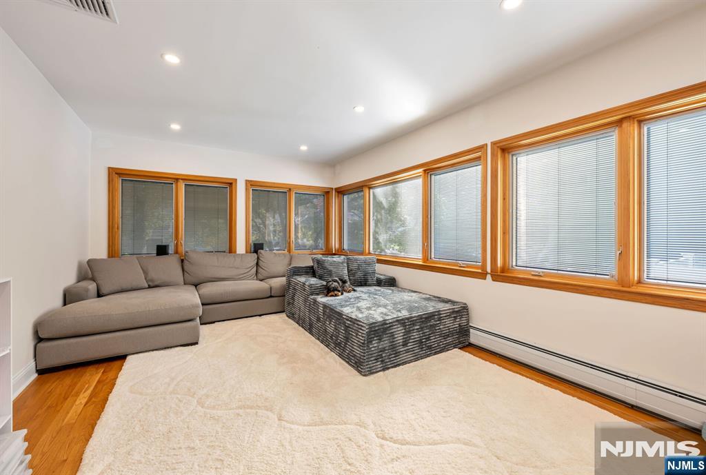 23 Spruce Place