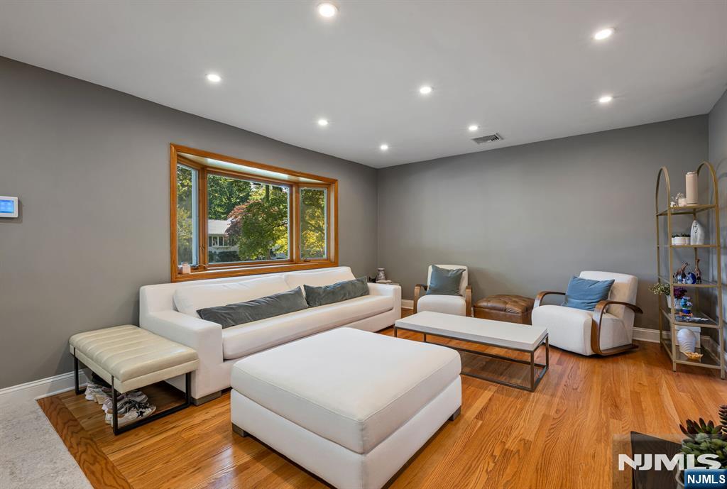 23 Spruce Place