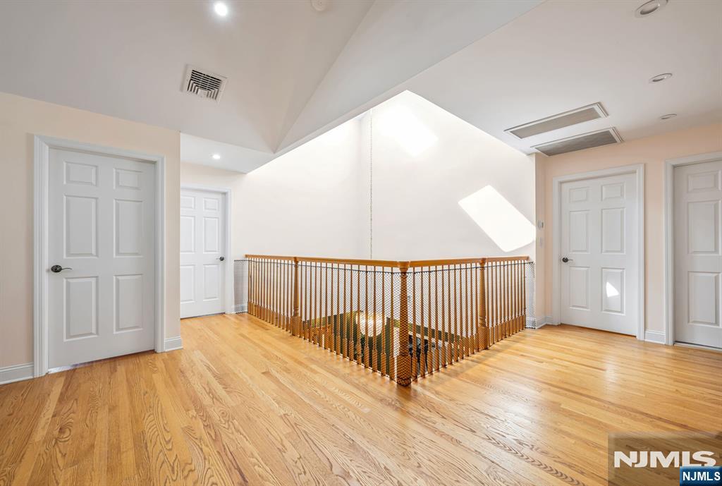 23 Spruce Place