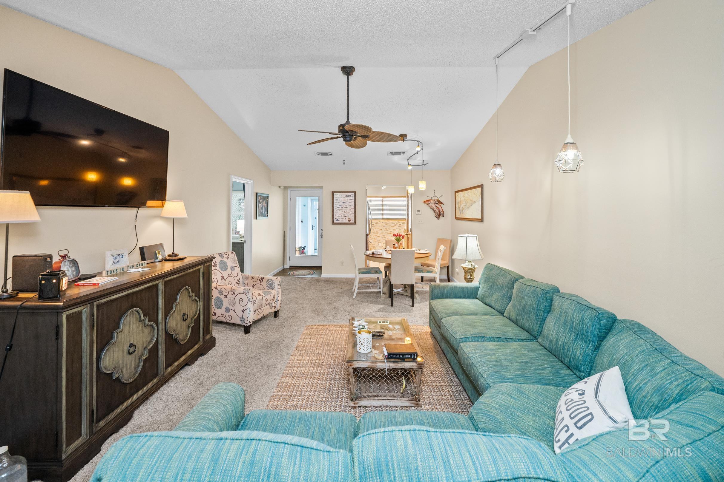 1232 E Hummingbird Lane 202