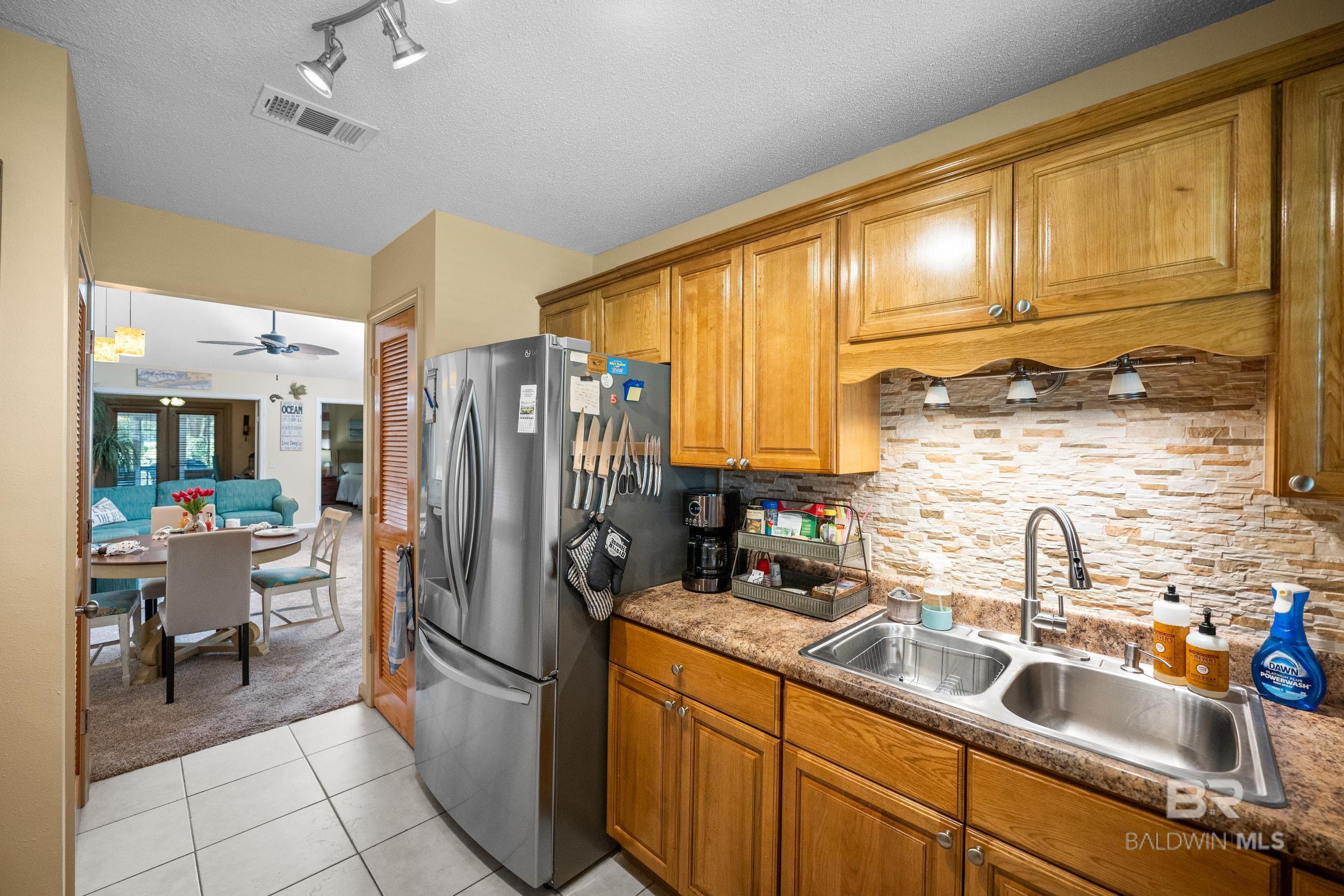 1232 E Hummingbird Lane 202