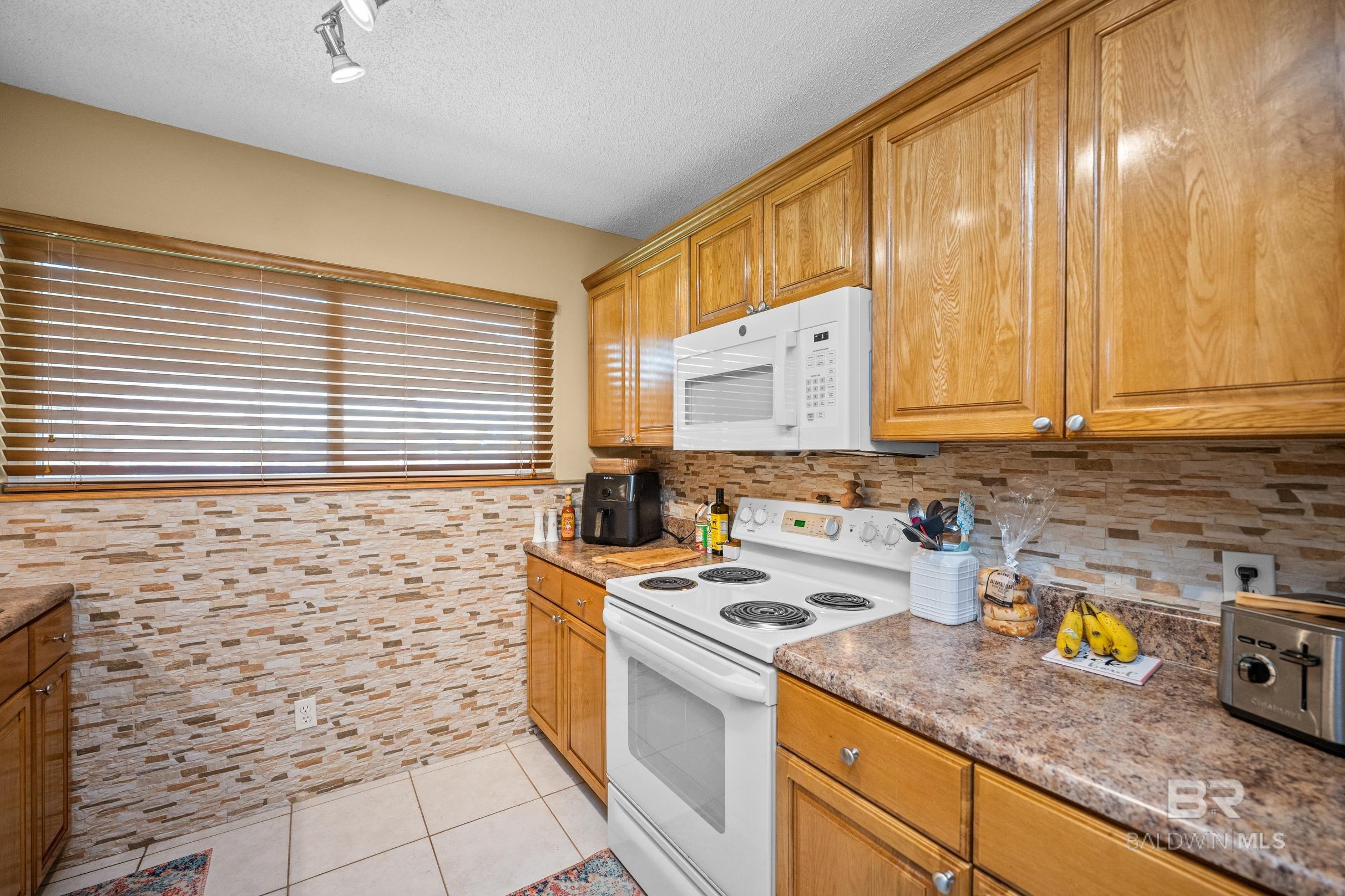 1232 E Hummingbird Lane 202