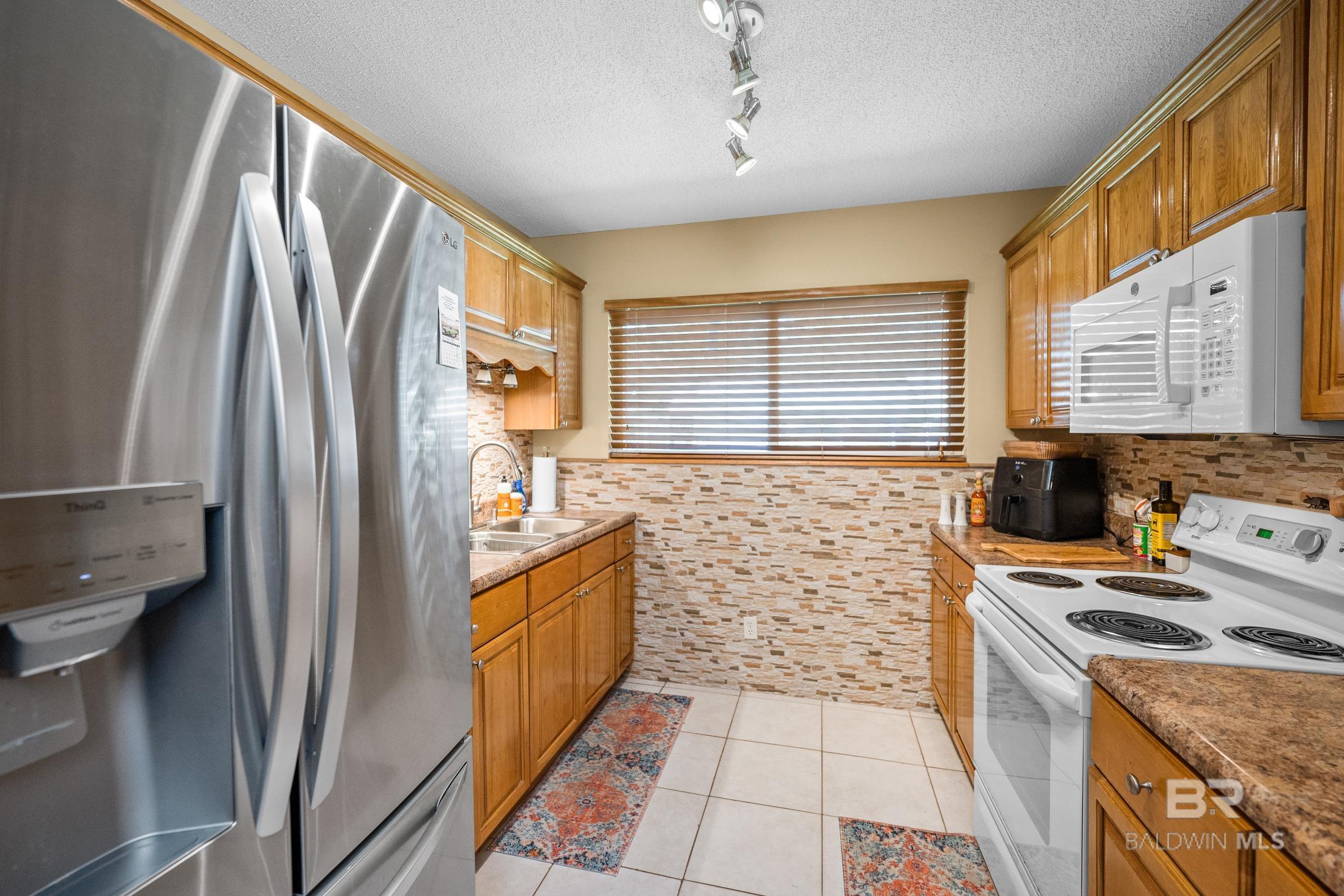 1232 E Hummingbird Lane 202