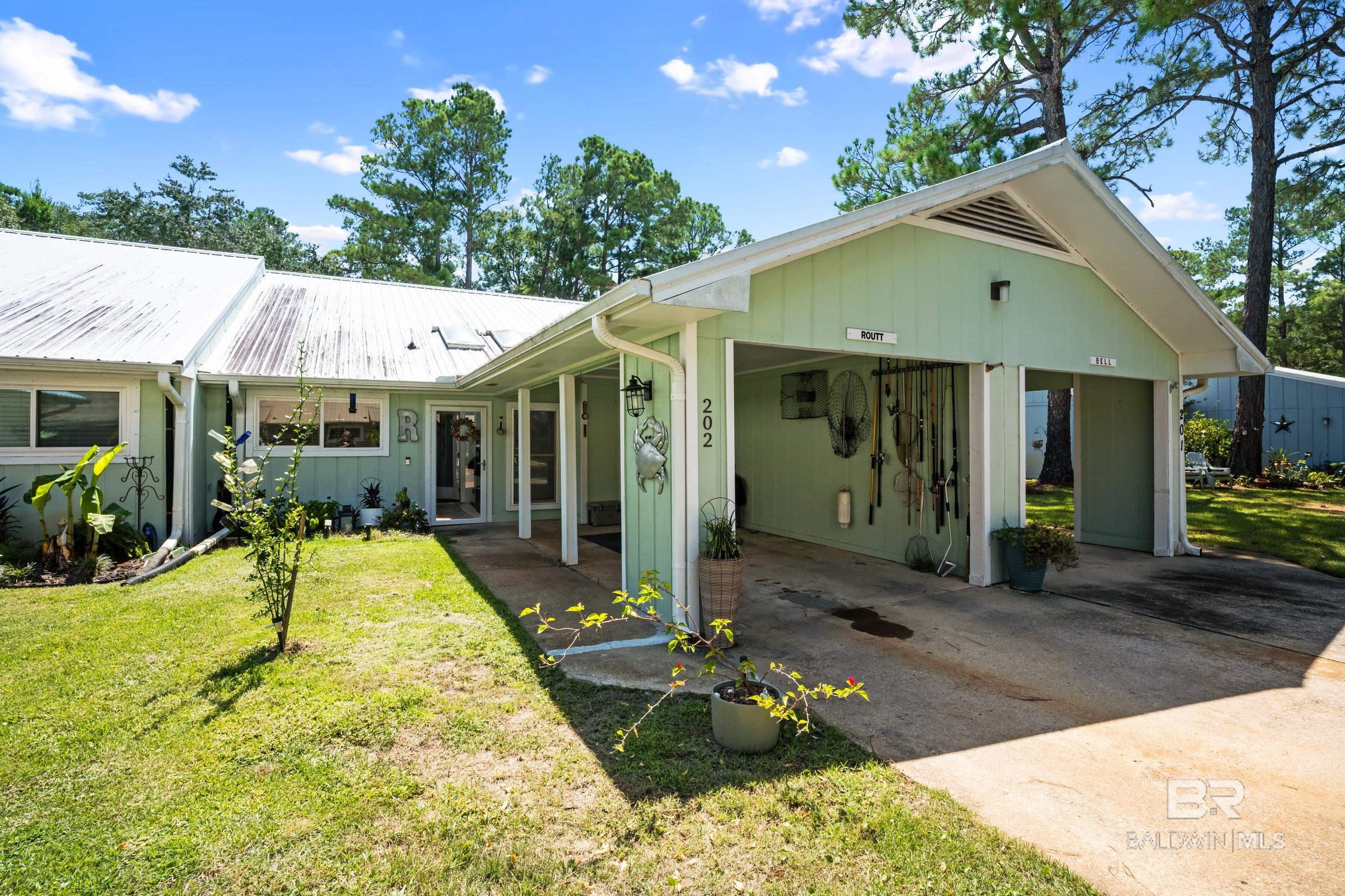 1232 E Hummingbird Lane 202