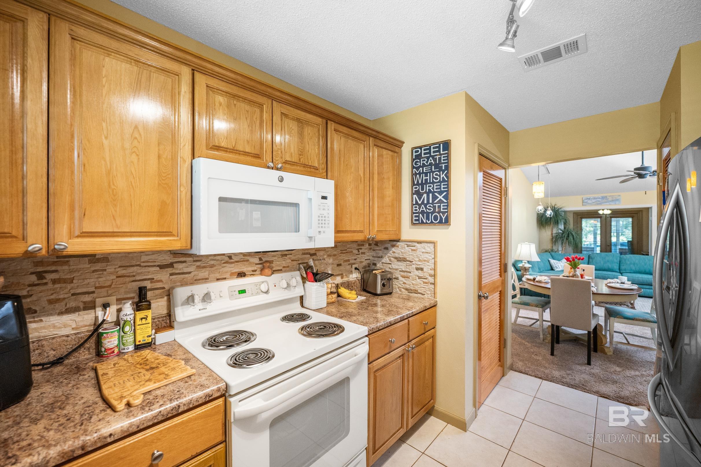 1232 E Hummingbird Lane 202
