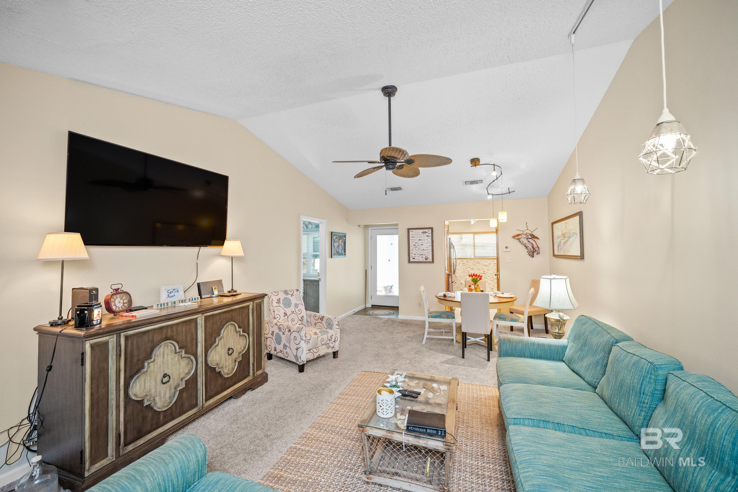 1232 E Hummingbird Lane 202