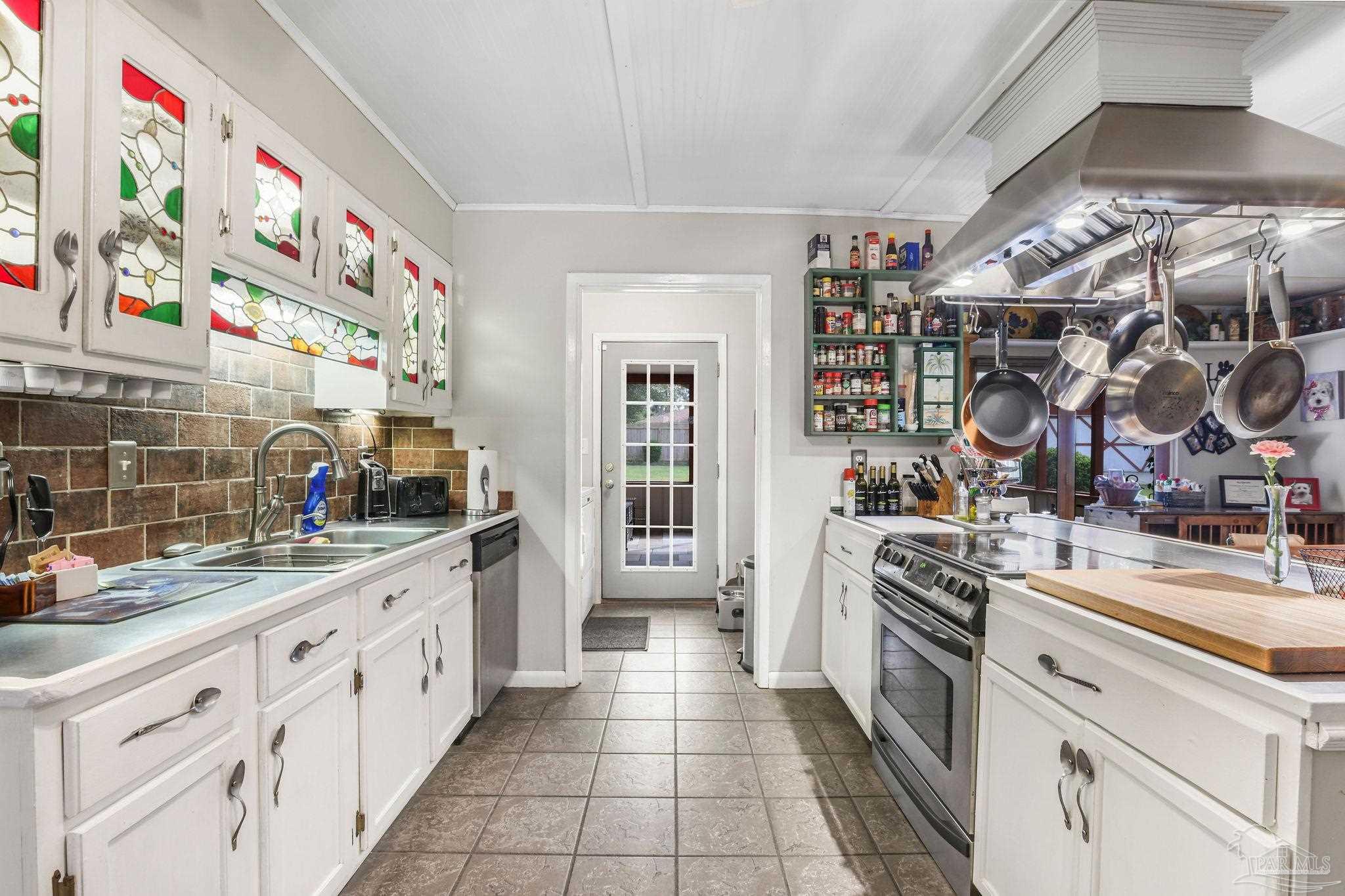 10827 Berryhill Rd