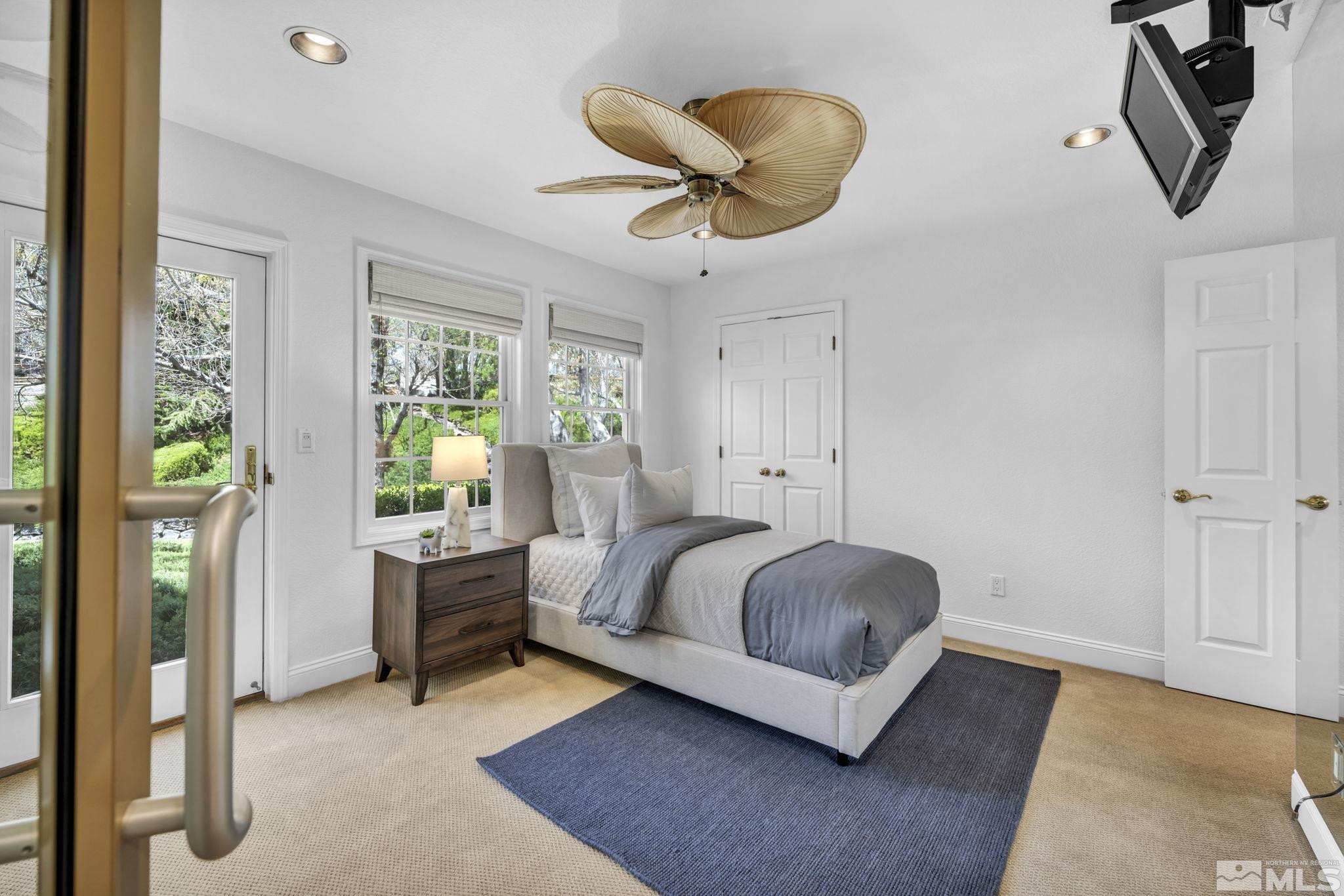 1844 W Wellington