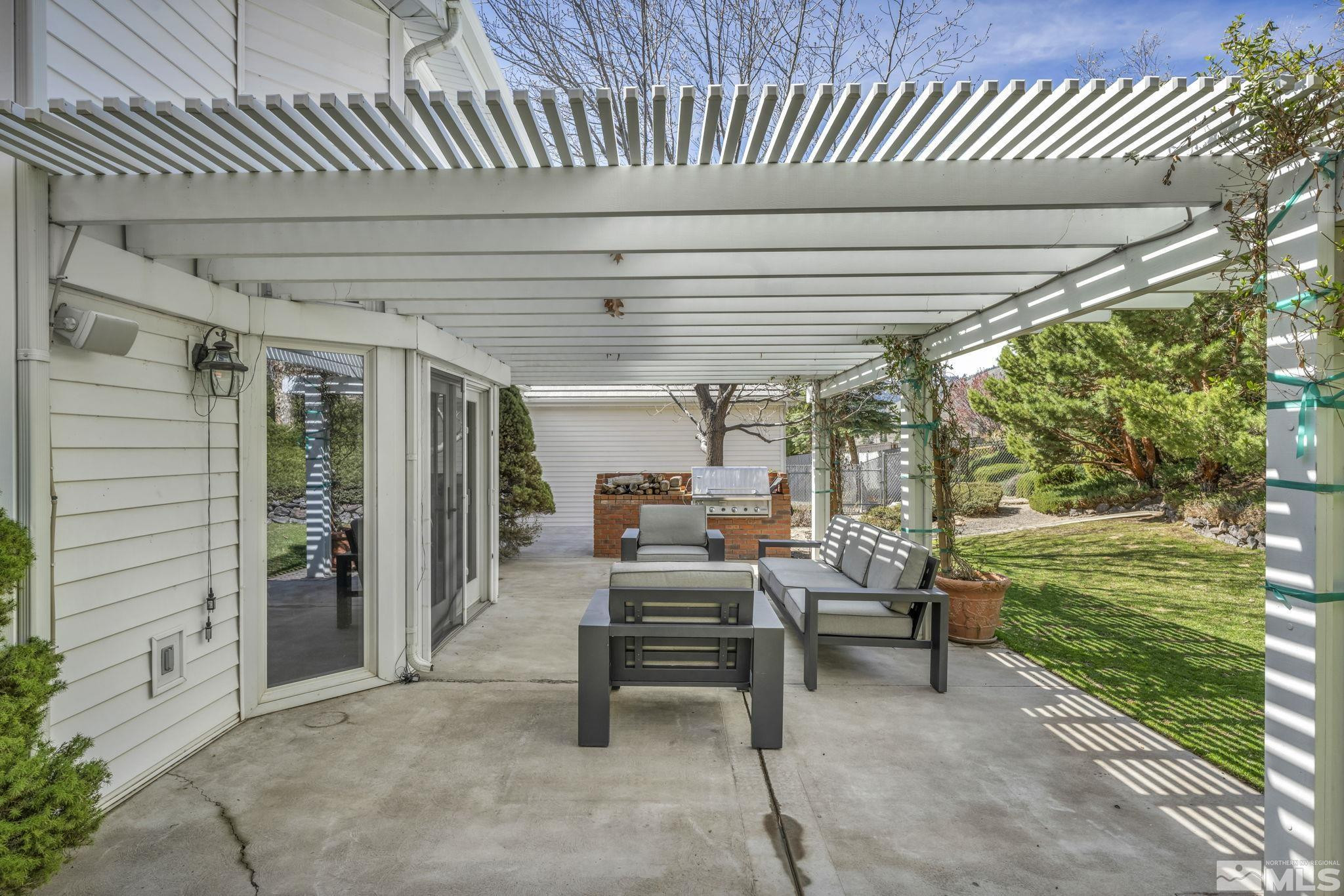 1844 W Wellington