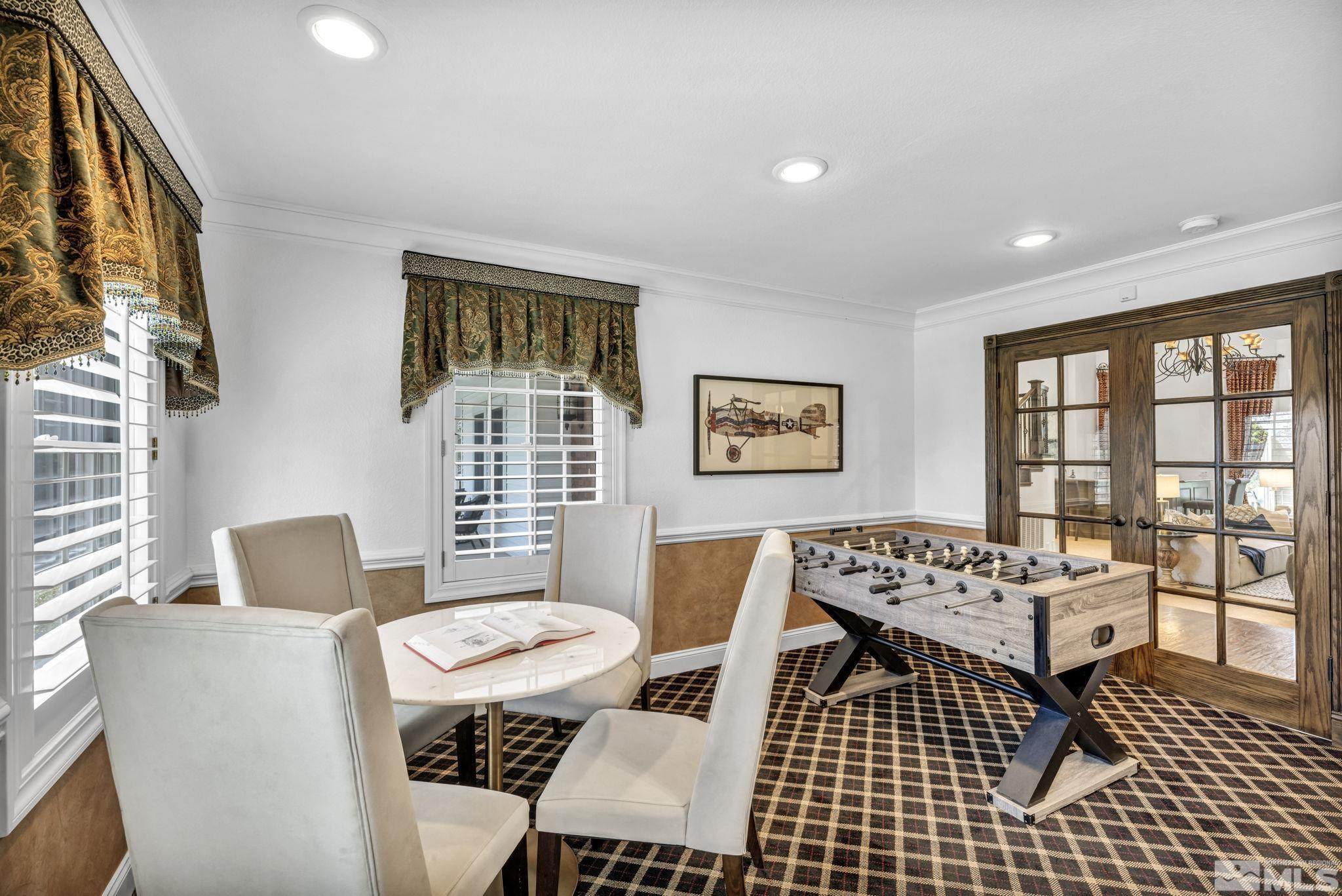 1844 W Wellington