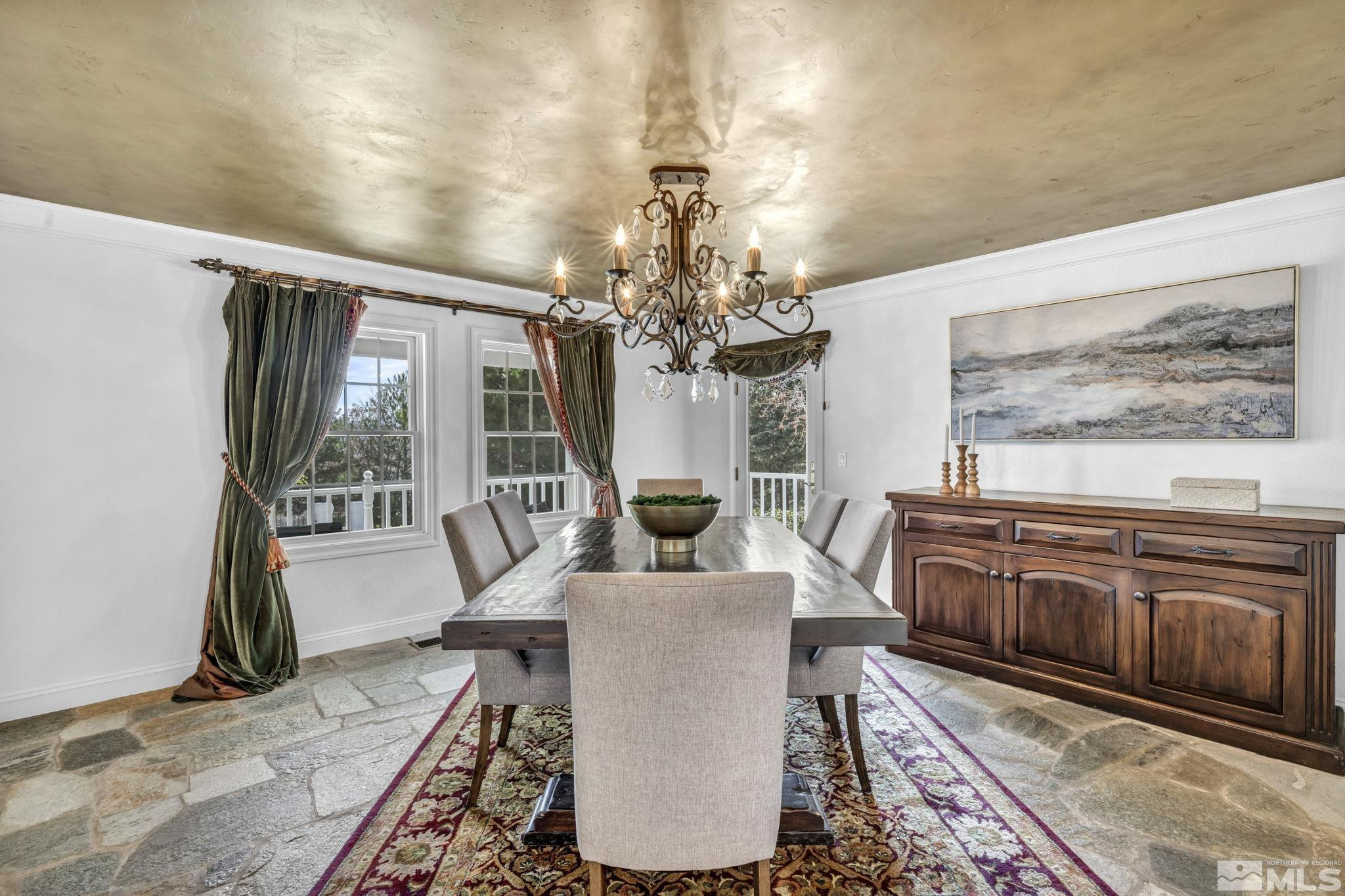 1844 W Wellington