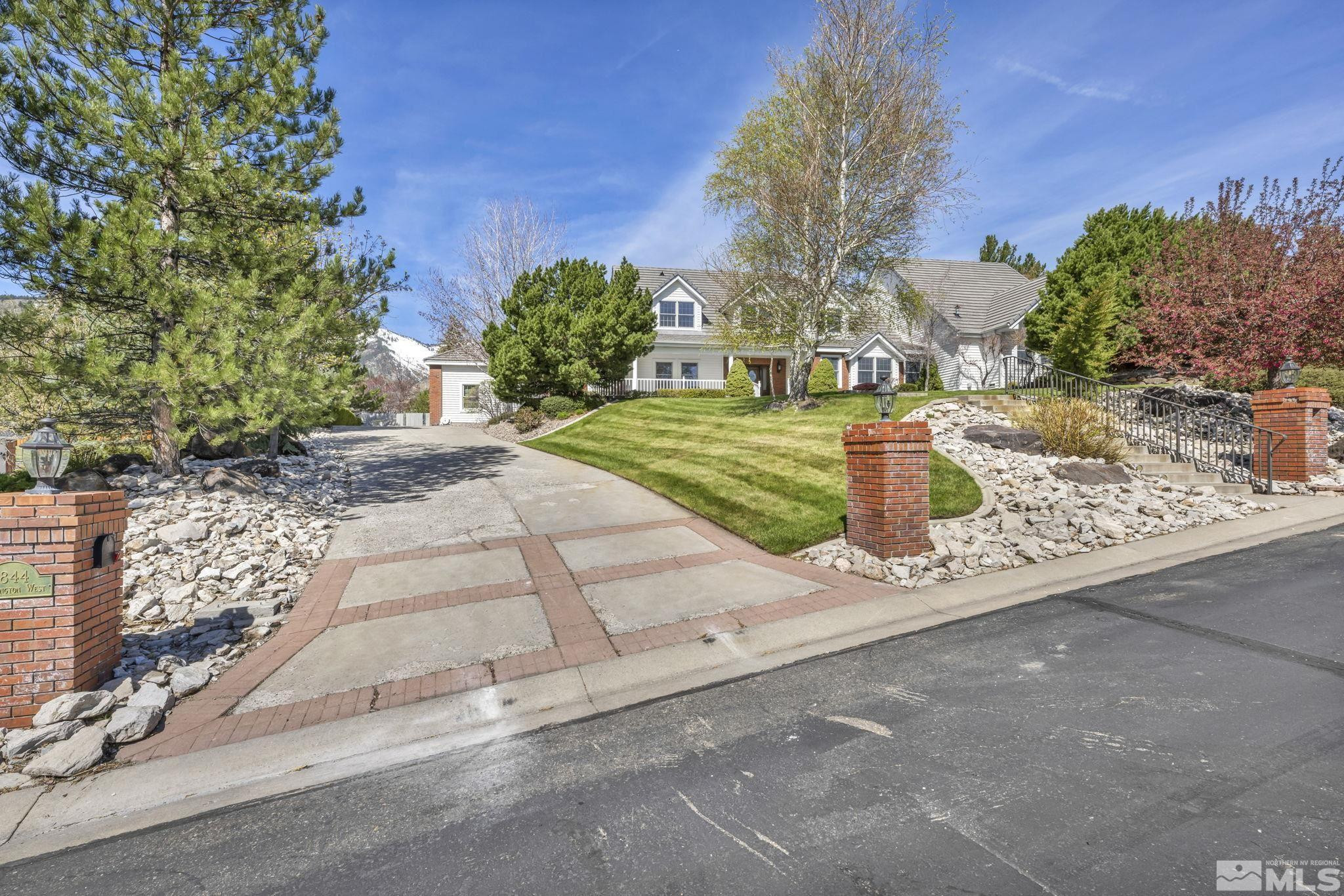 1844 W Wellington