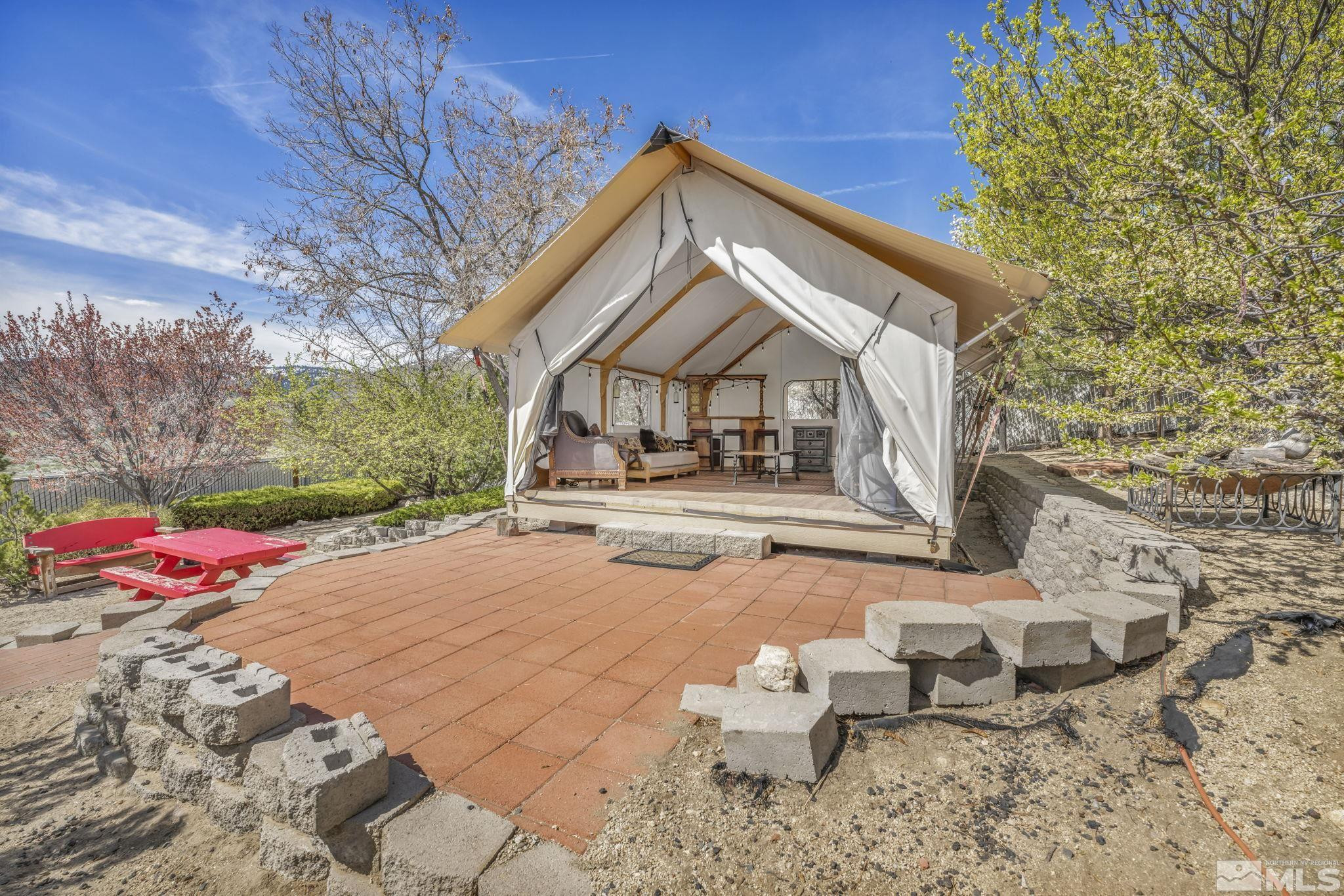 1844 W Wellington