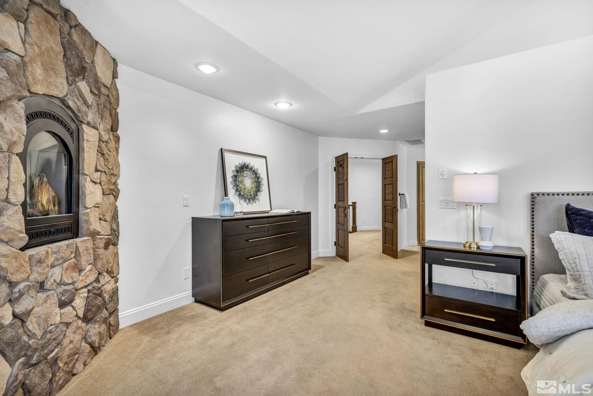 1844 W Wellington