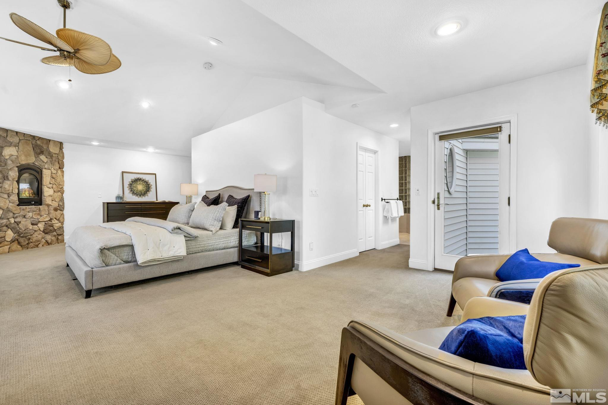 1844 W Wellington