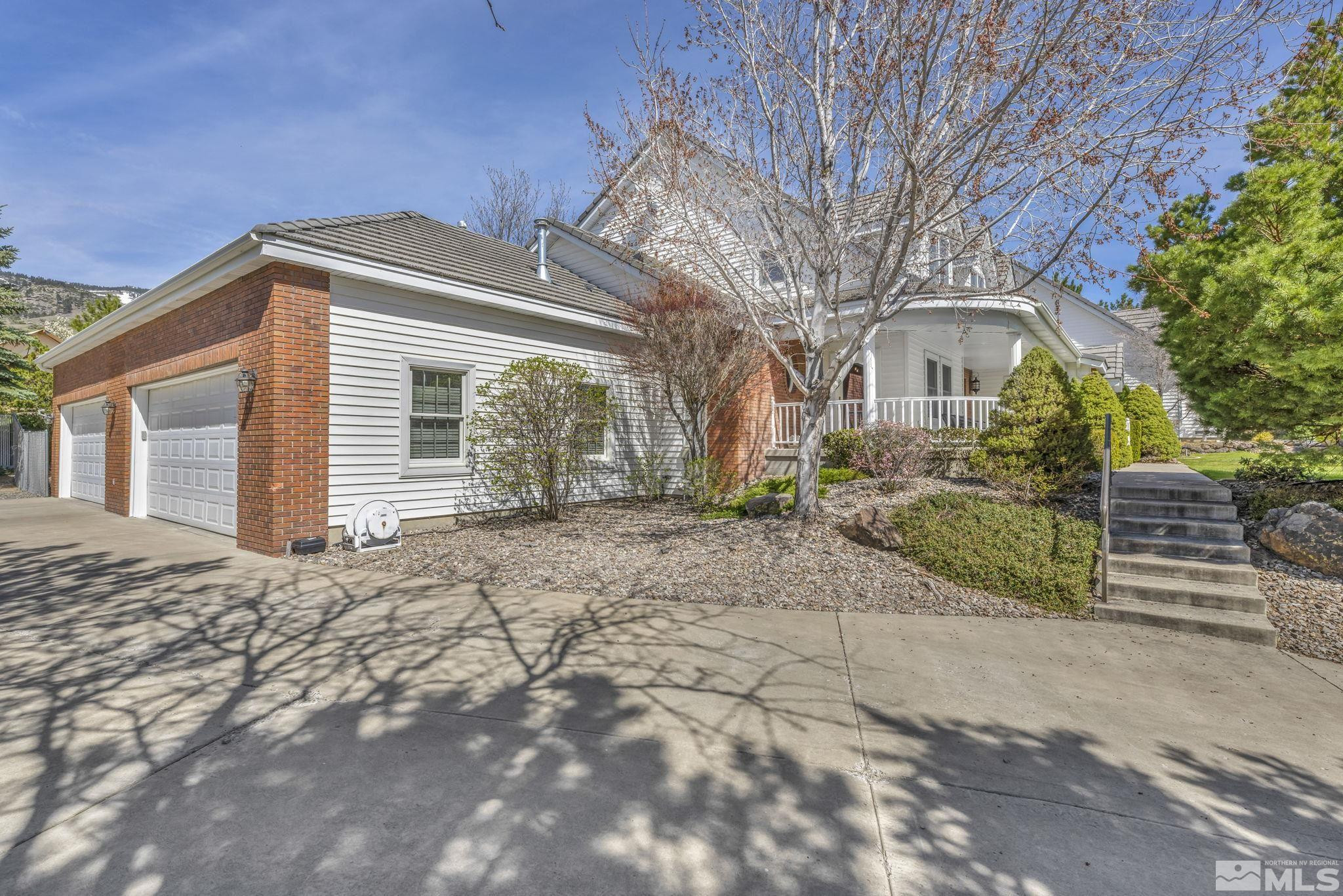 1844 W Wellington
