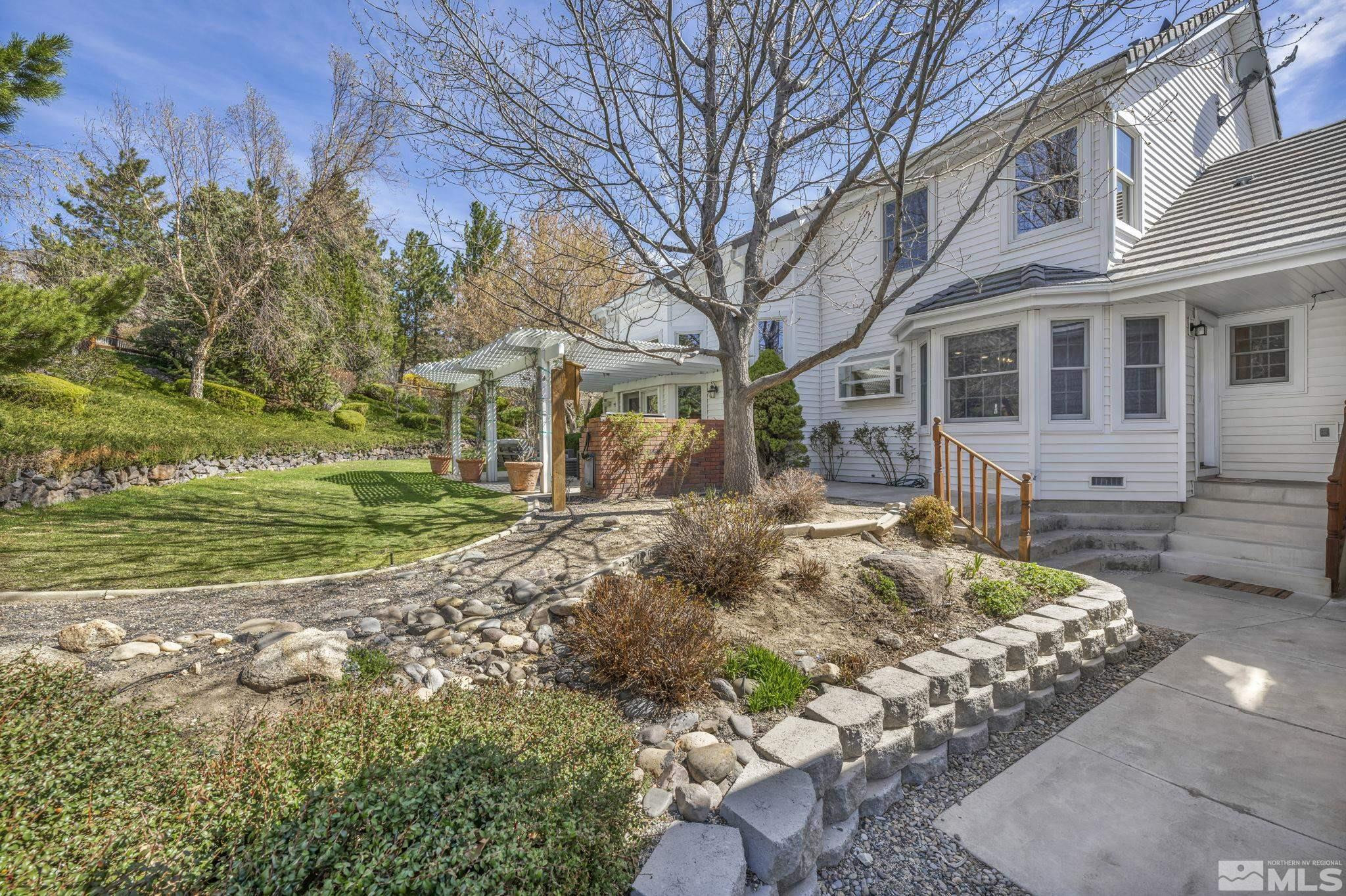 1844 W Wellington