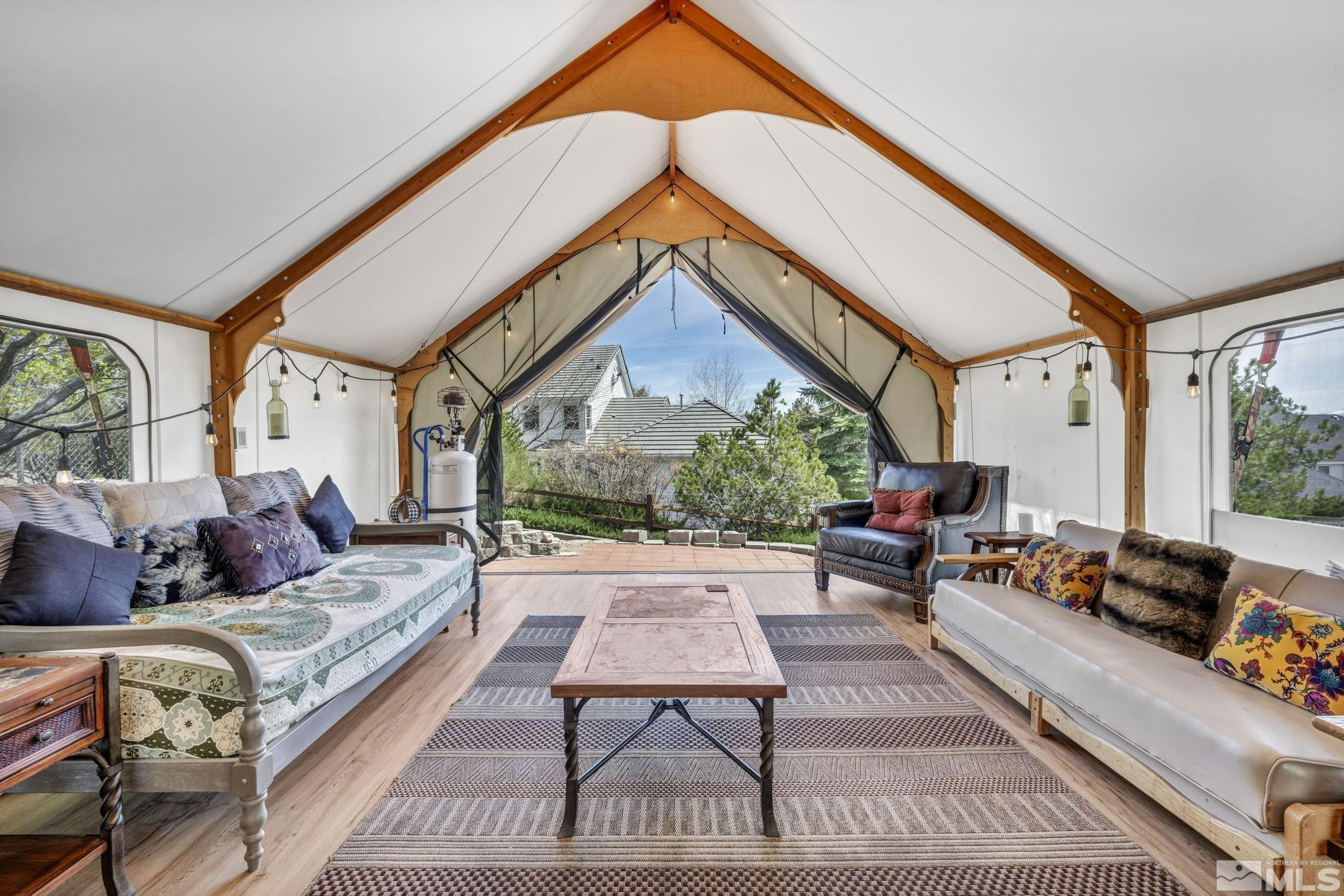 1844 W Wellington