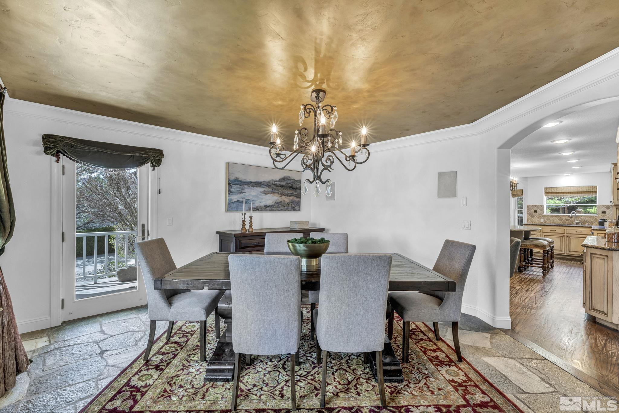 1844 W Wellington