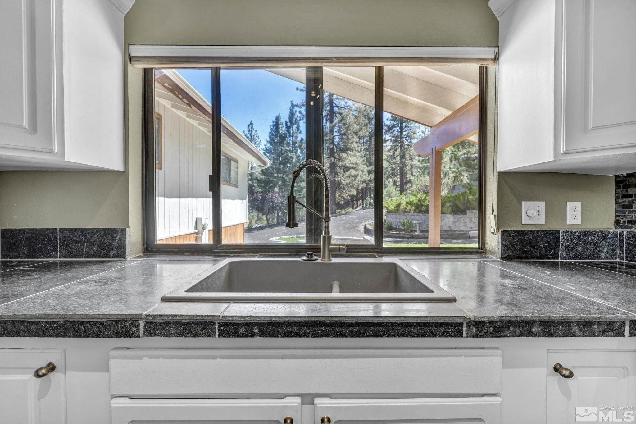 4000 Lakeview Road