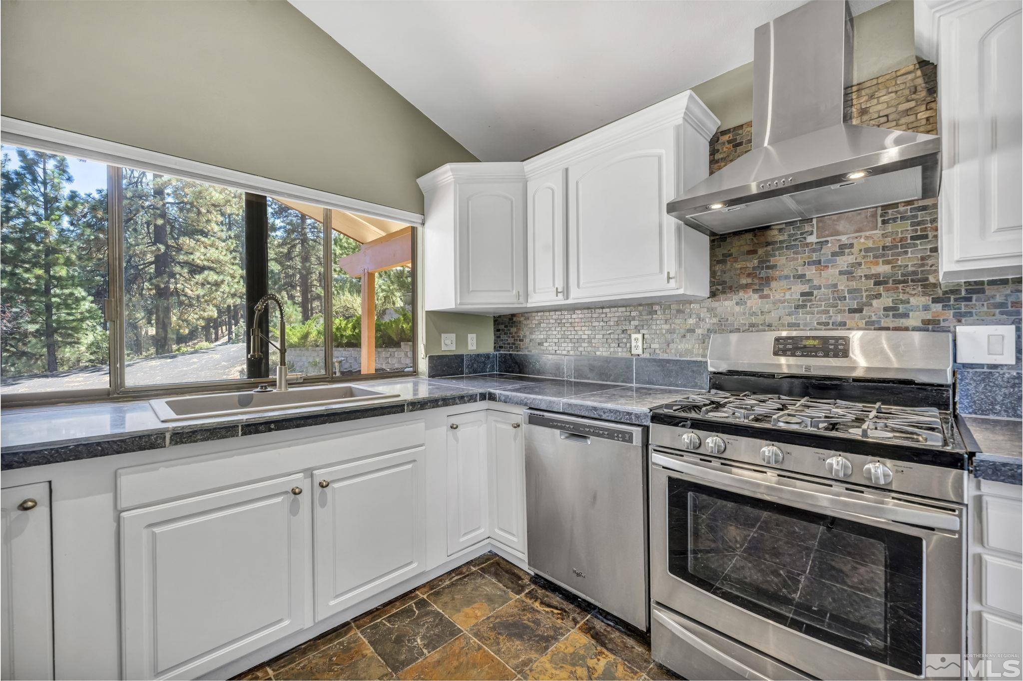 4000 Lakeview Road