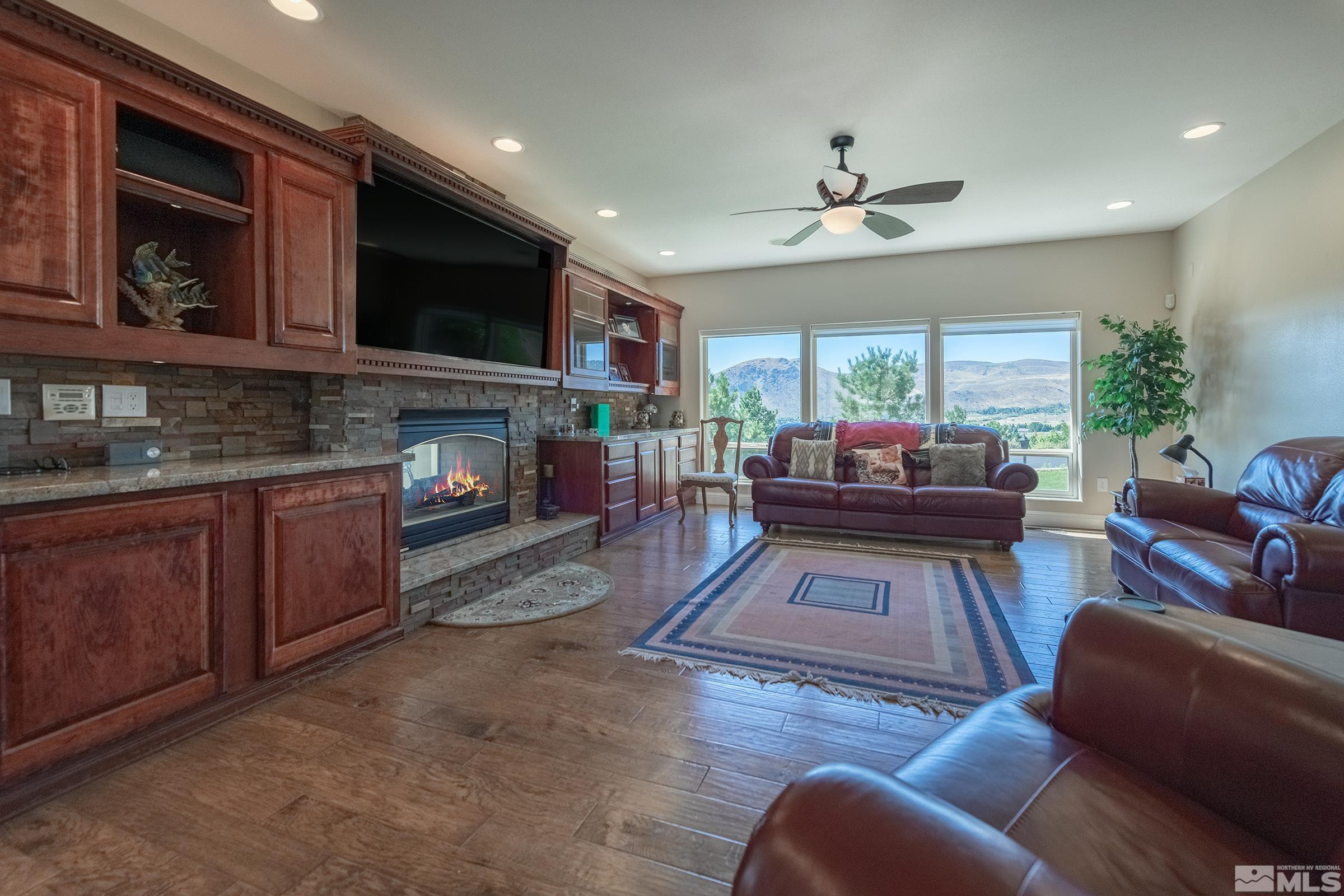2844 Pinewood Place