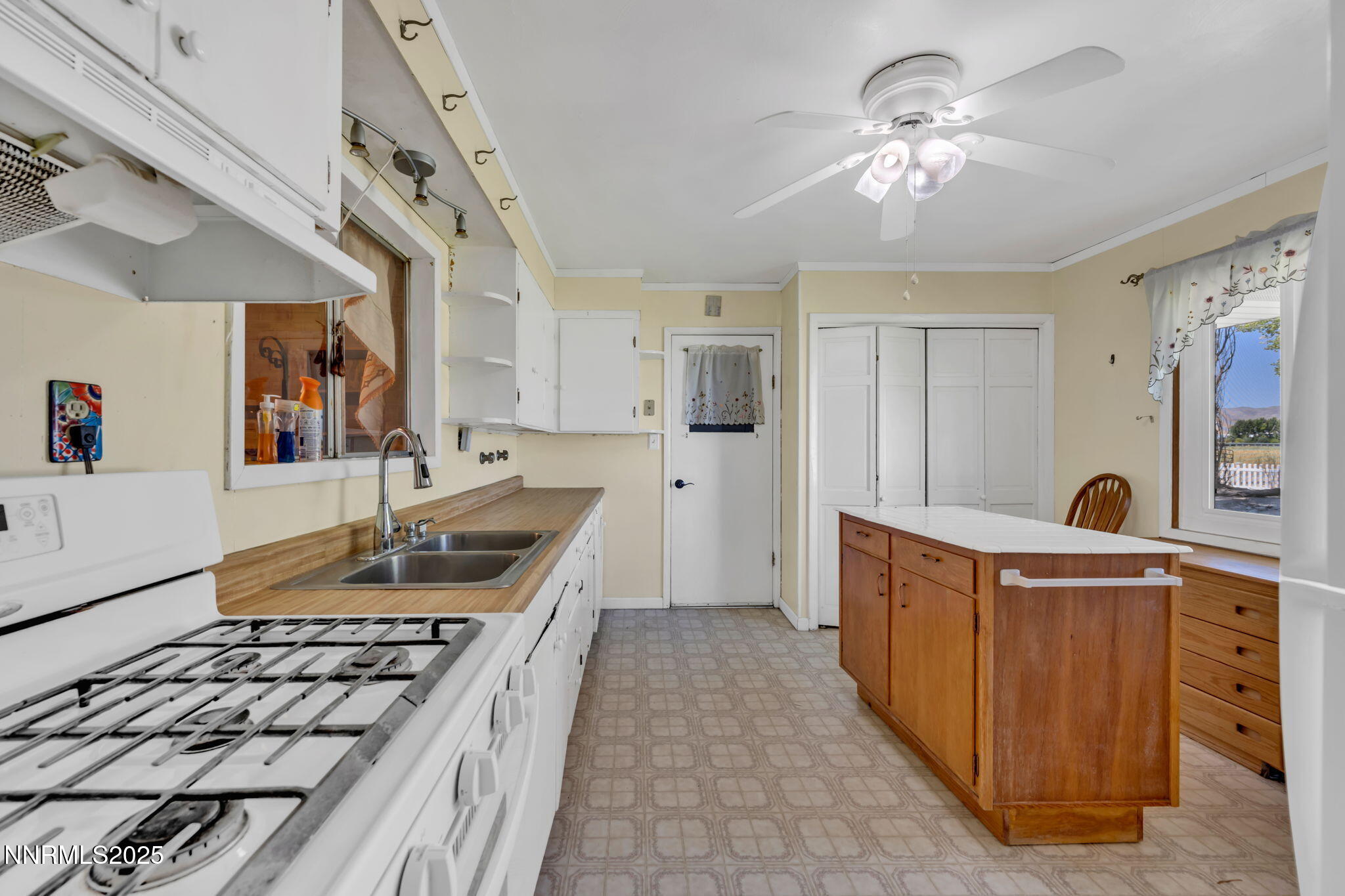 6 Green Acres Lane