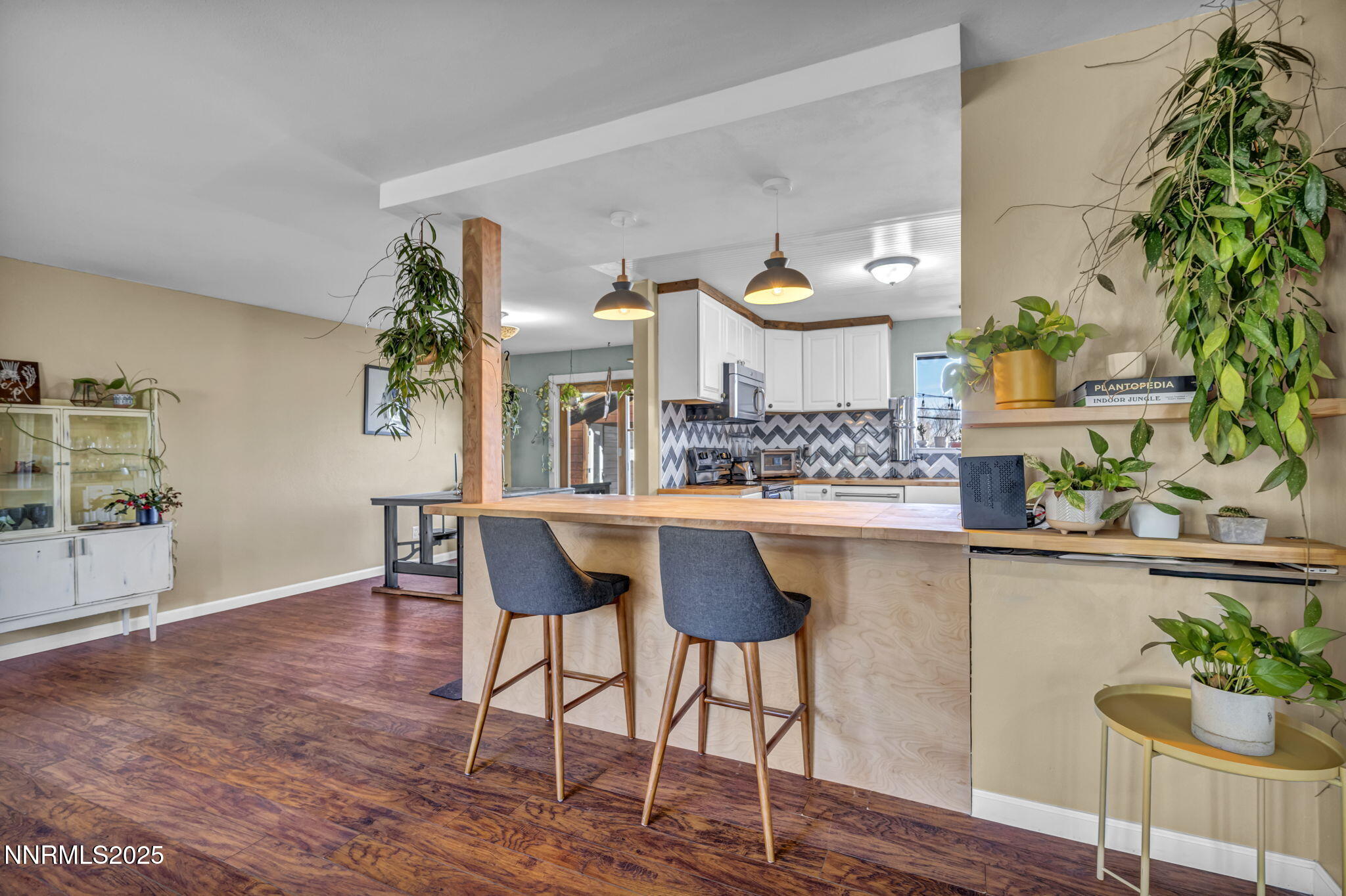 1100 Mission Circle