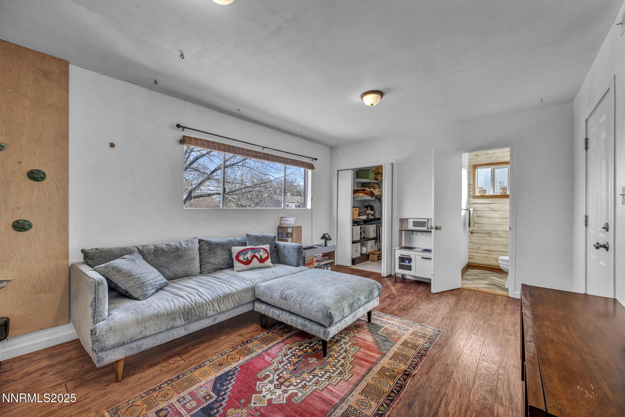 1100 Mission Circle