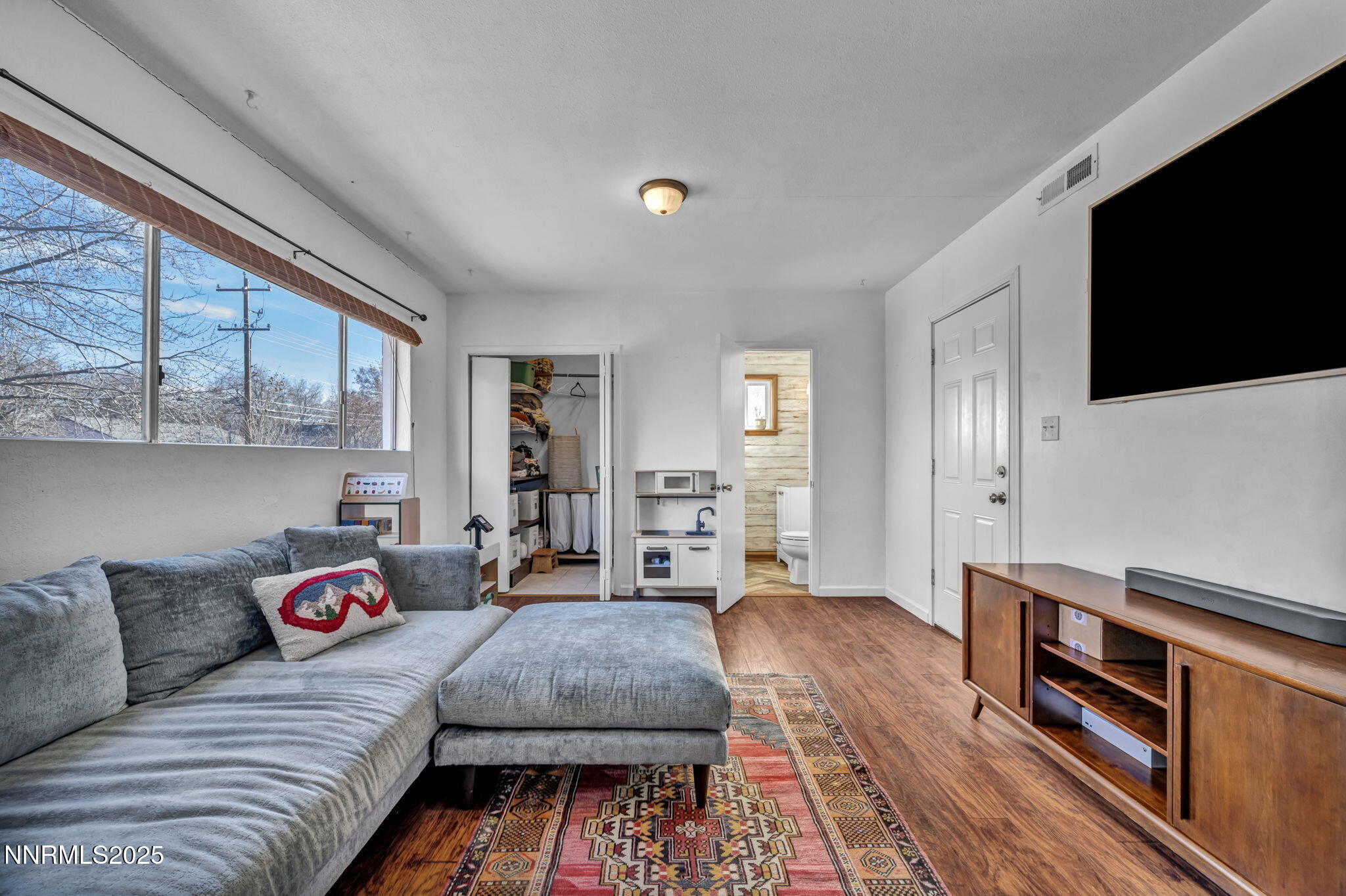 1100 Mission Circle