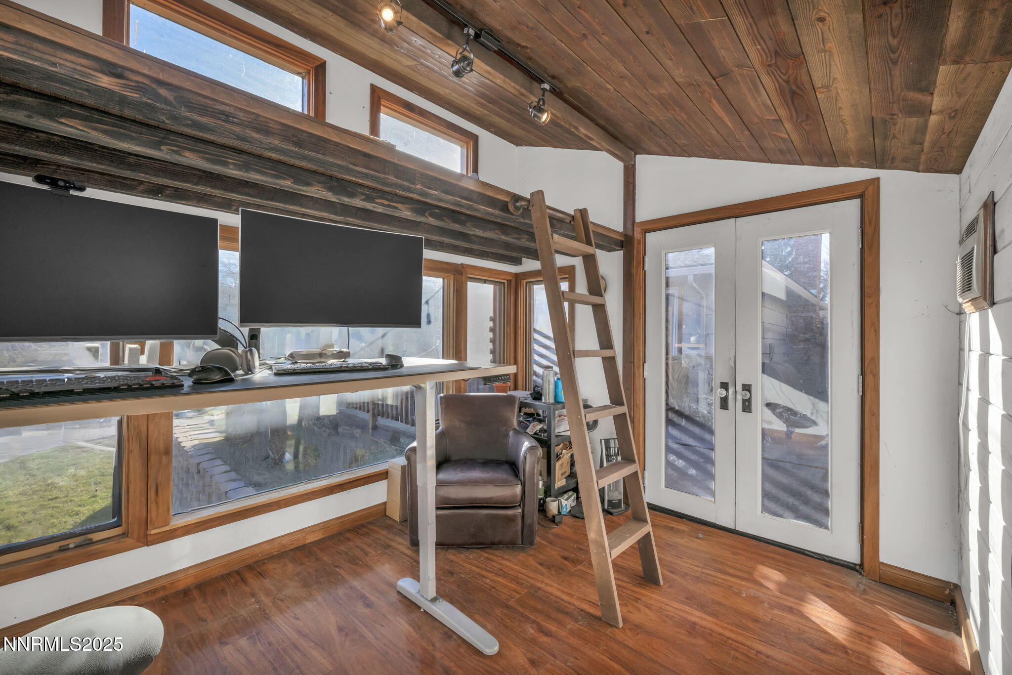1100 Mission Circle
