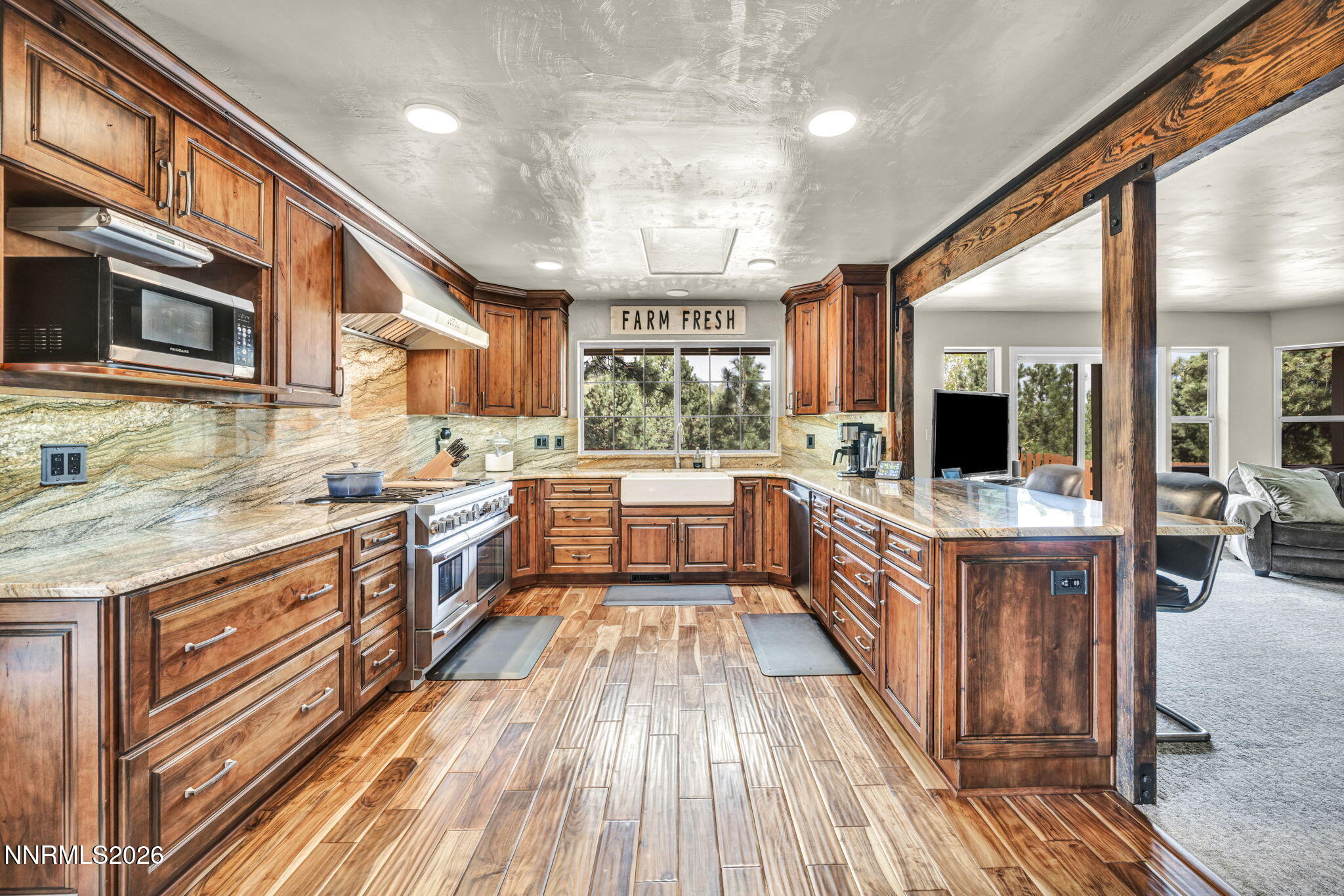 3704 Lakeview Road
