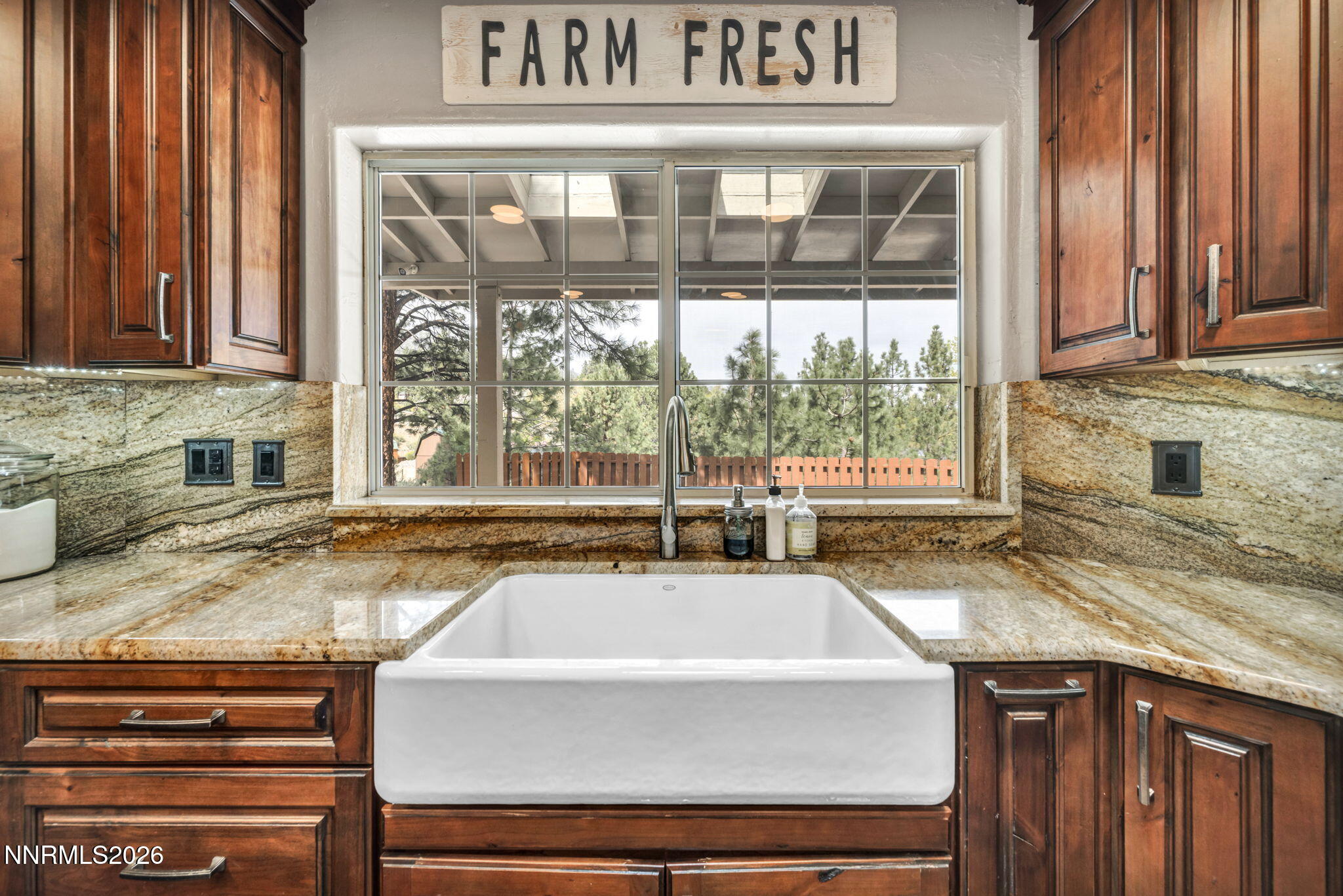 3704 Lakeview Road