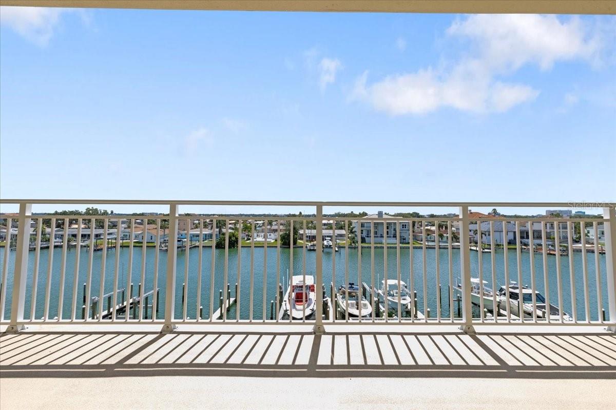 125 ISLAND WAY #403