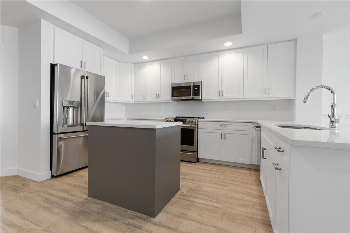 125 ISLAND WAY #403