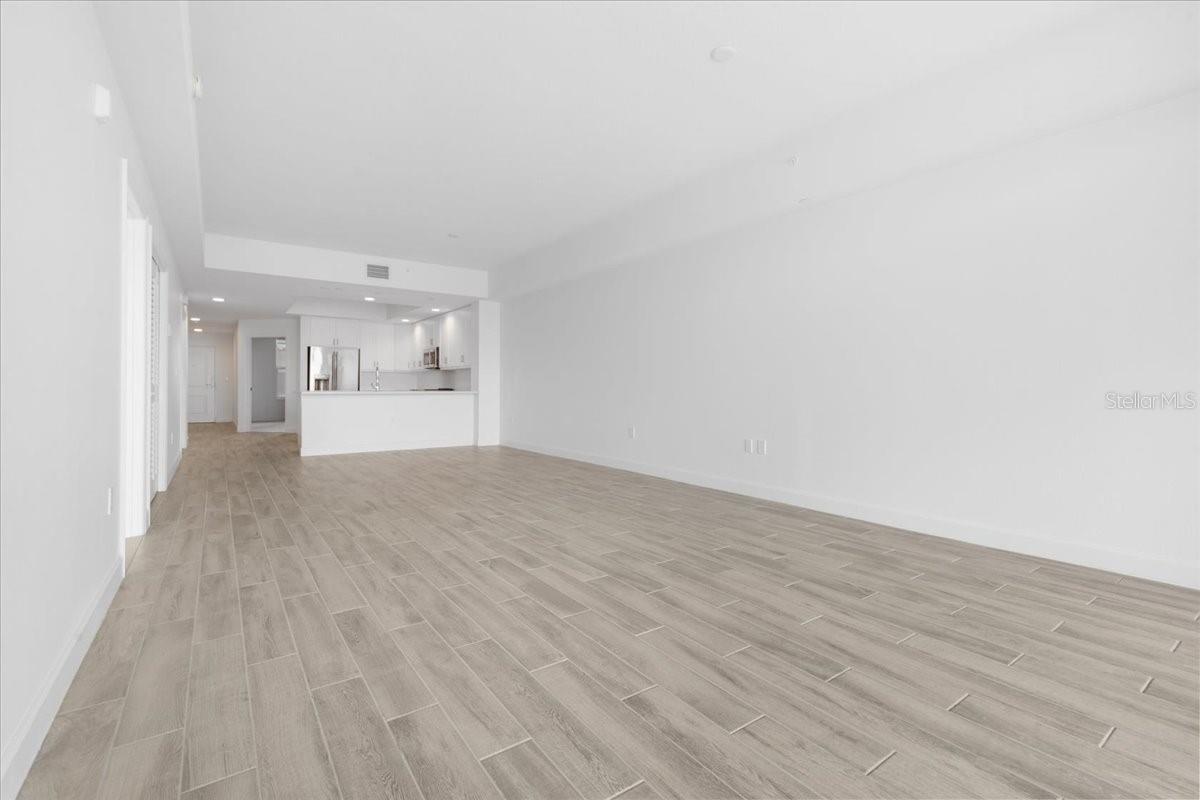 125 ISLAND WAY #403