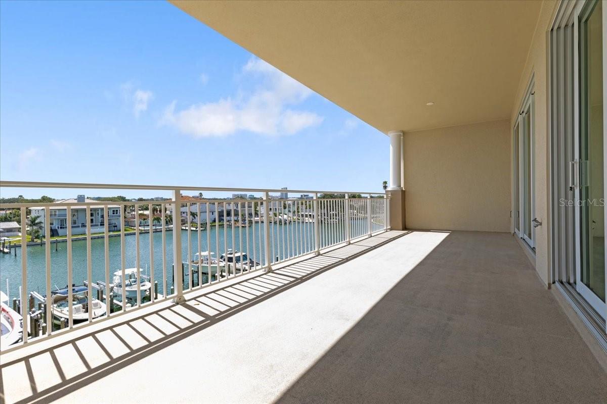 125 ISLAND WAY #403