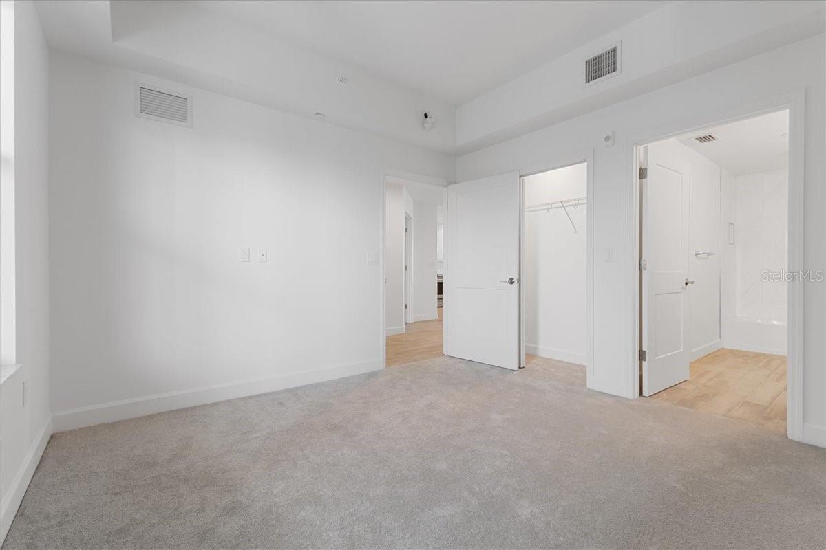 125 ISLAND WAY #403