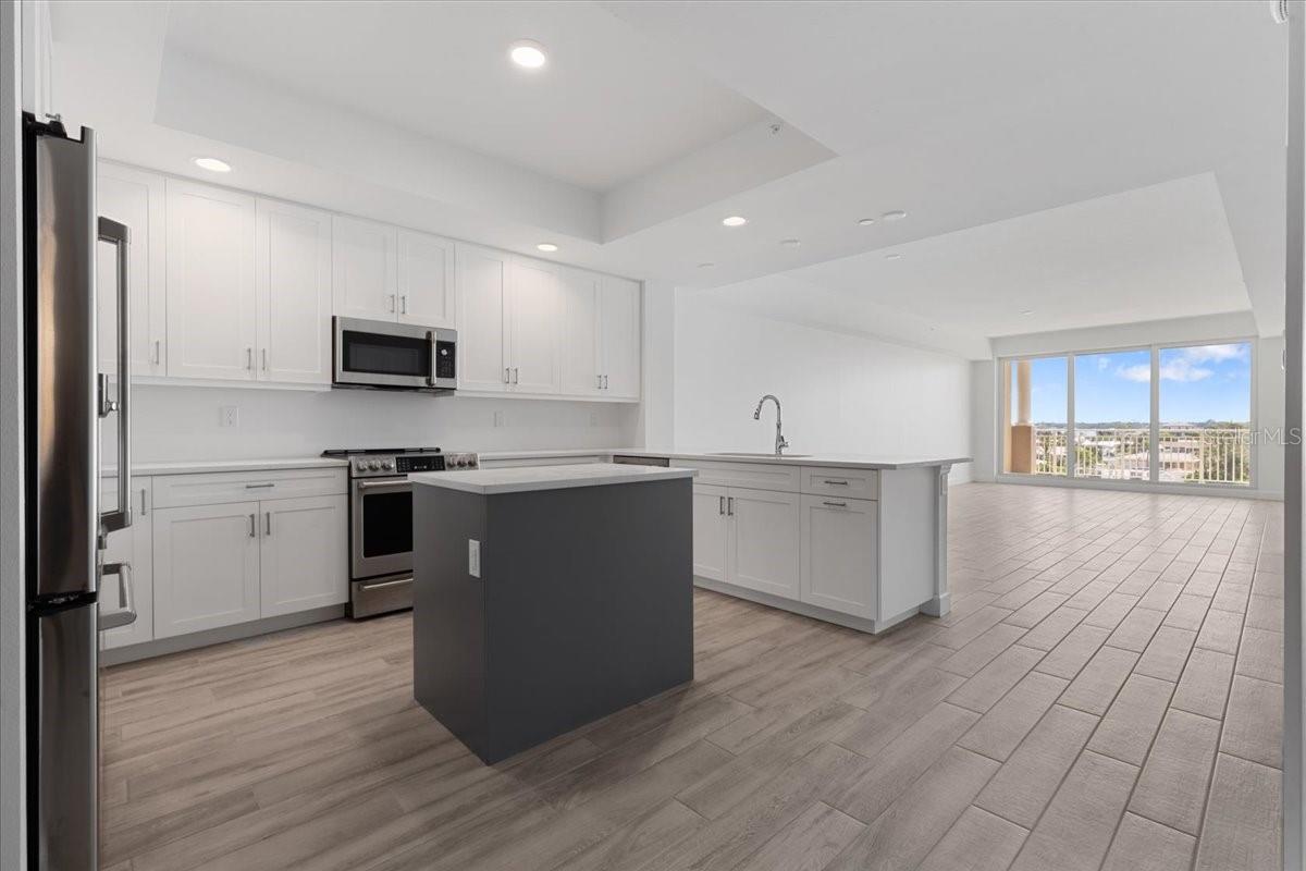 125 ISLAND WAY #403