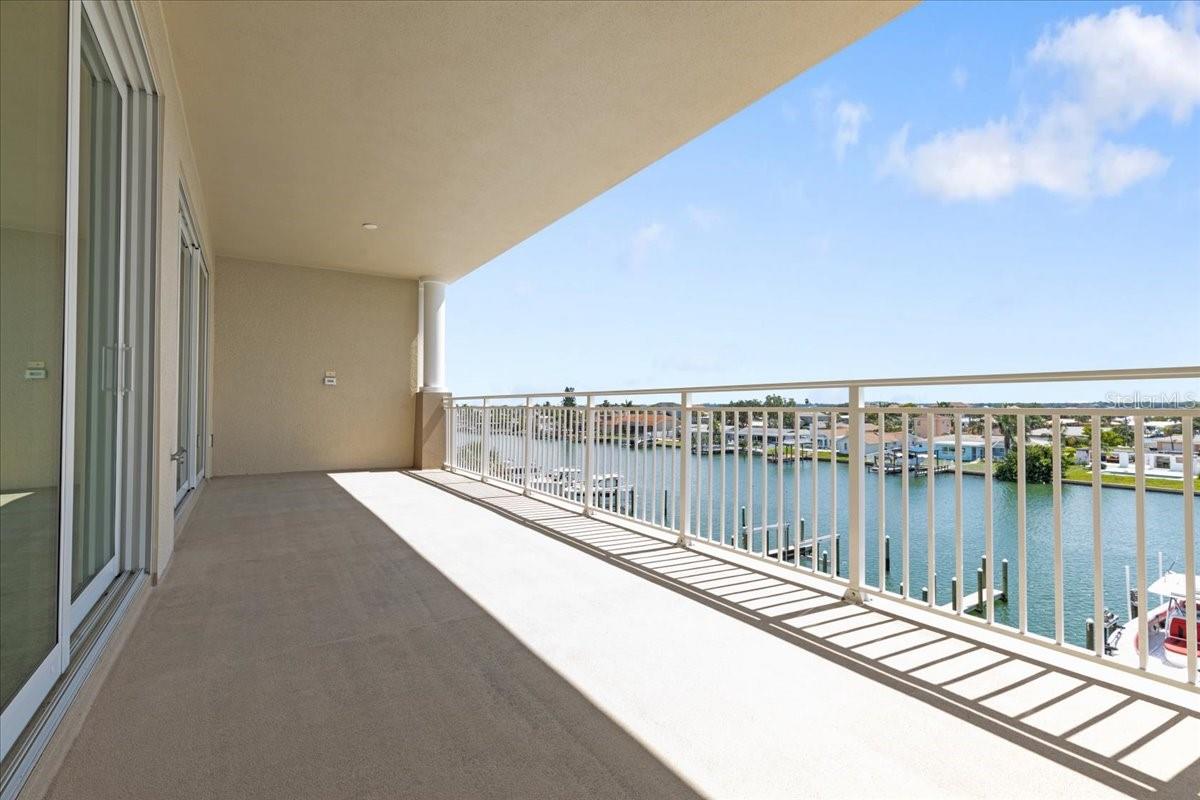 125 ISLAND WAY #403