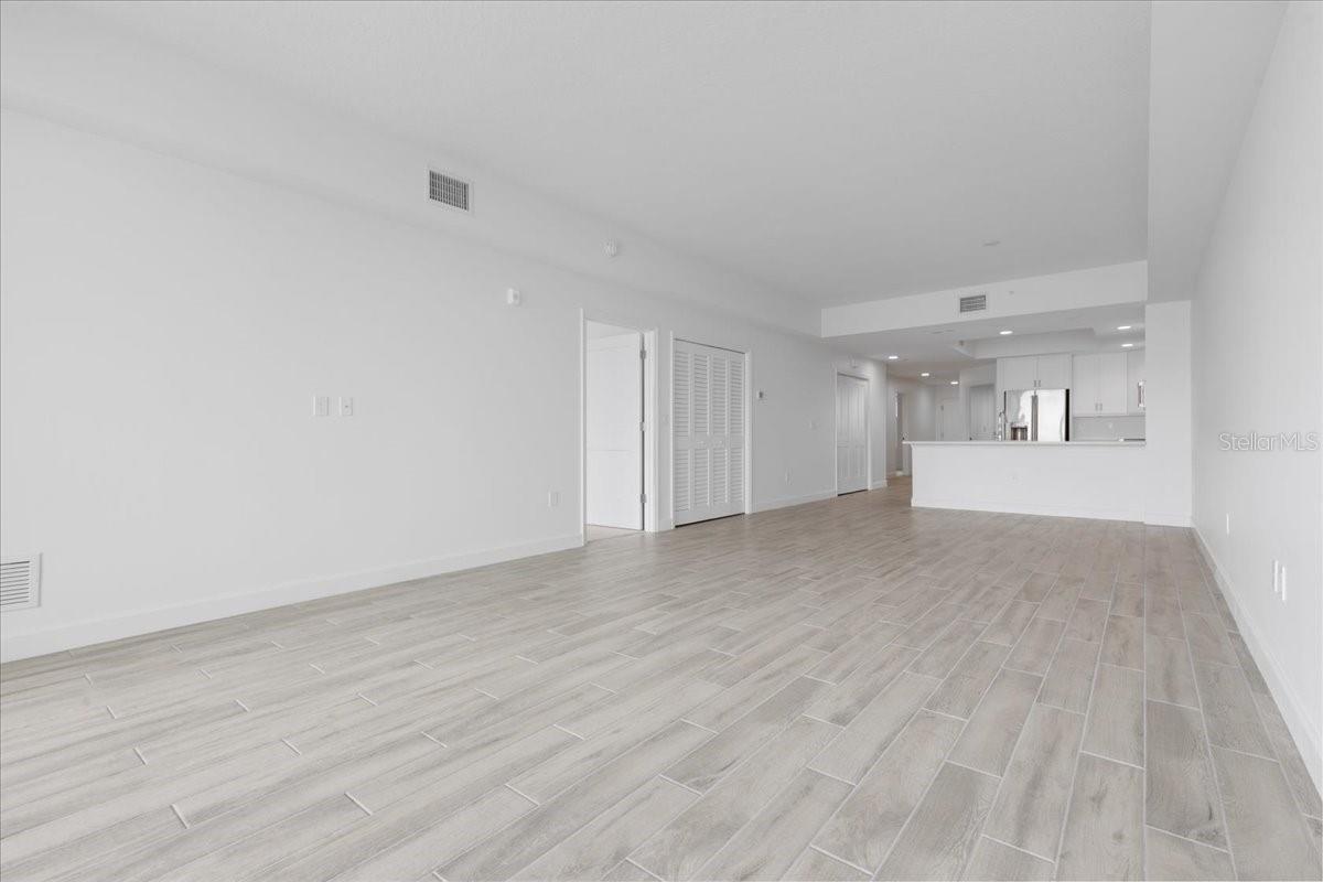 125 ISLAND WAY #403
