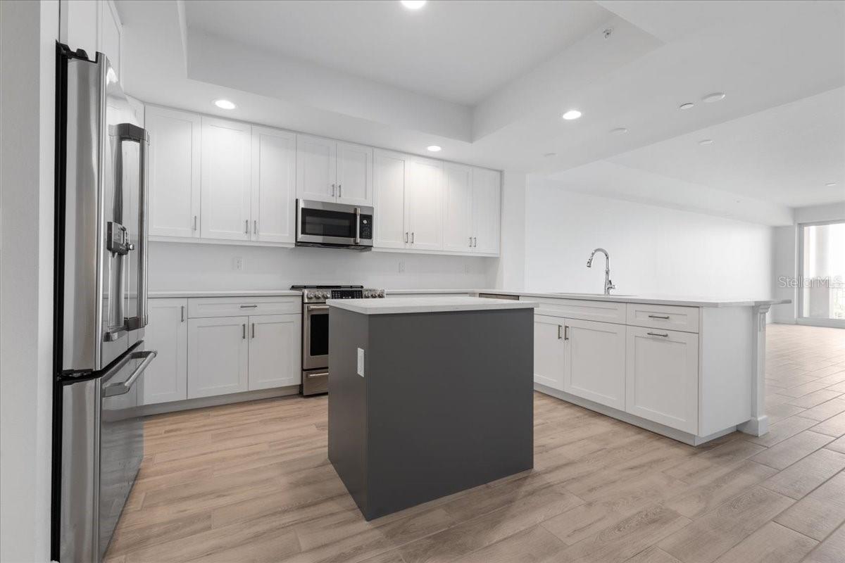 125 ISLAND WAY #403