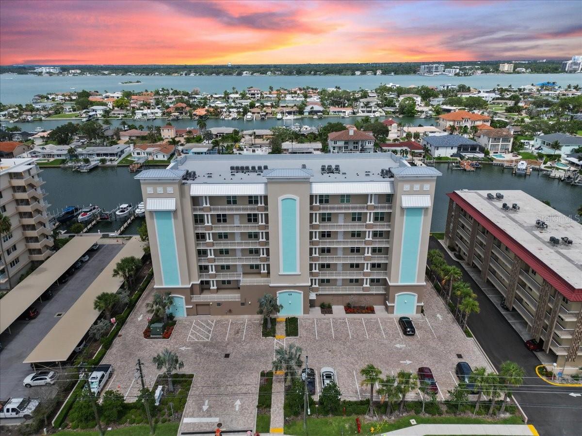125 ISLAND WAY #403