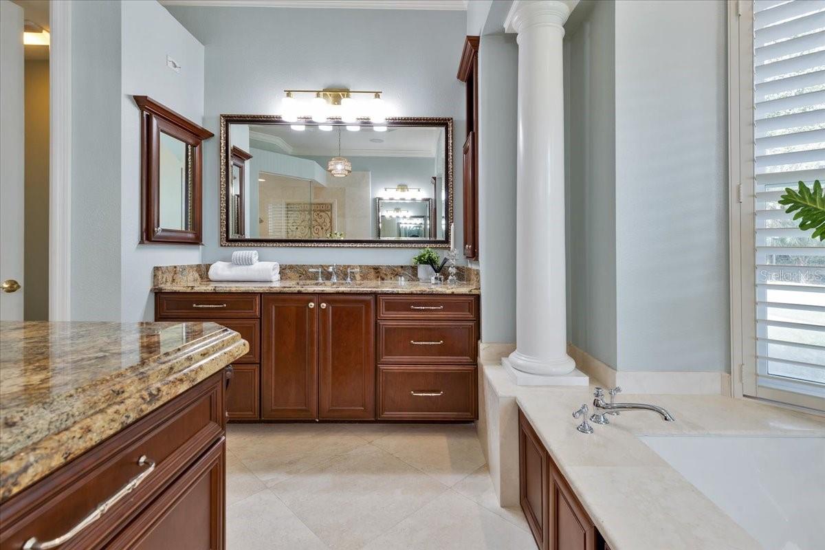 9814 EMERALD LINKS DR