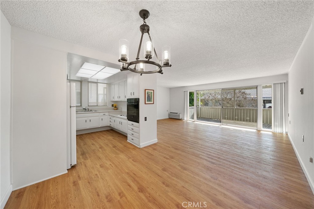 225 Avenida Majorca N