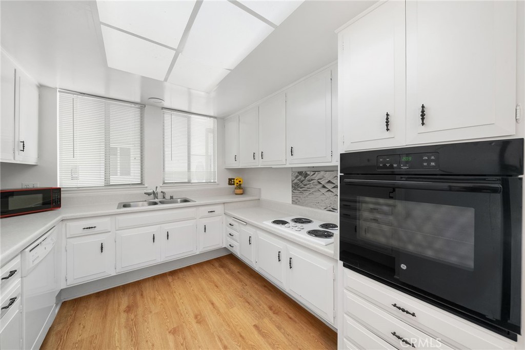 225 Avenida Majorca N