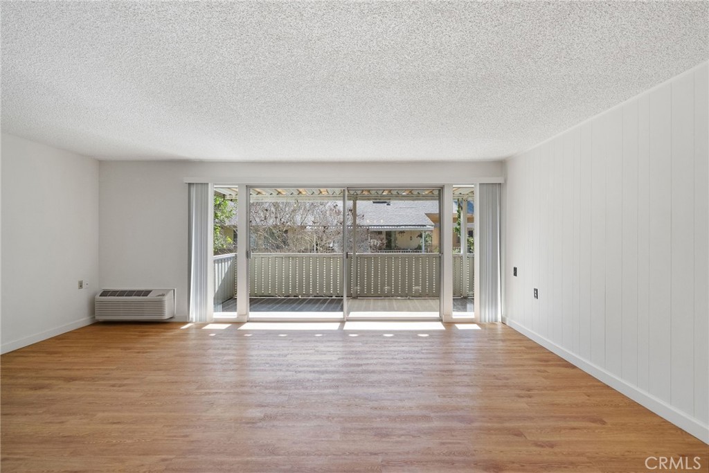 225 Avenida Majorca N