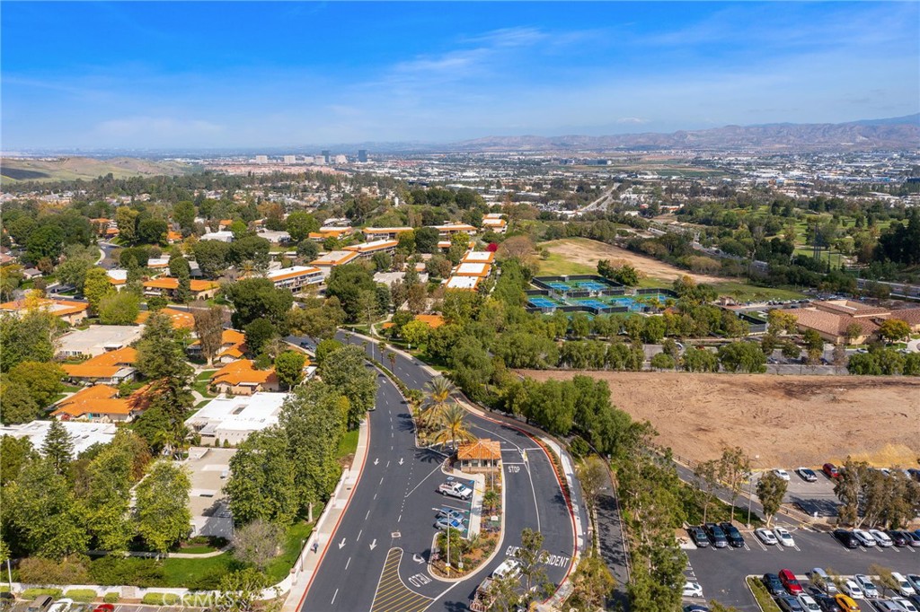 225 Avenida Majorca N